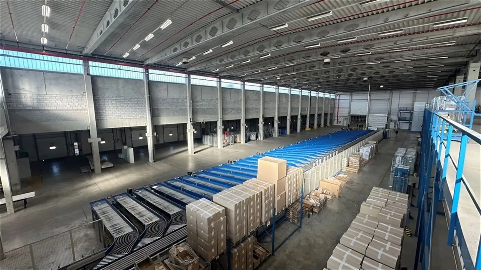 Te Huur Logistiek Magazijnmet kantoren te Beringen foto 10