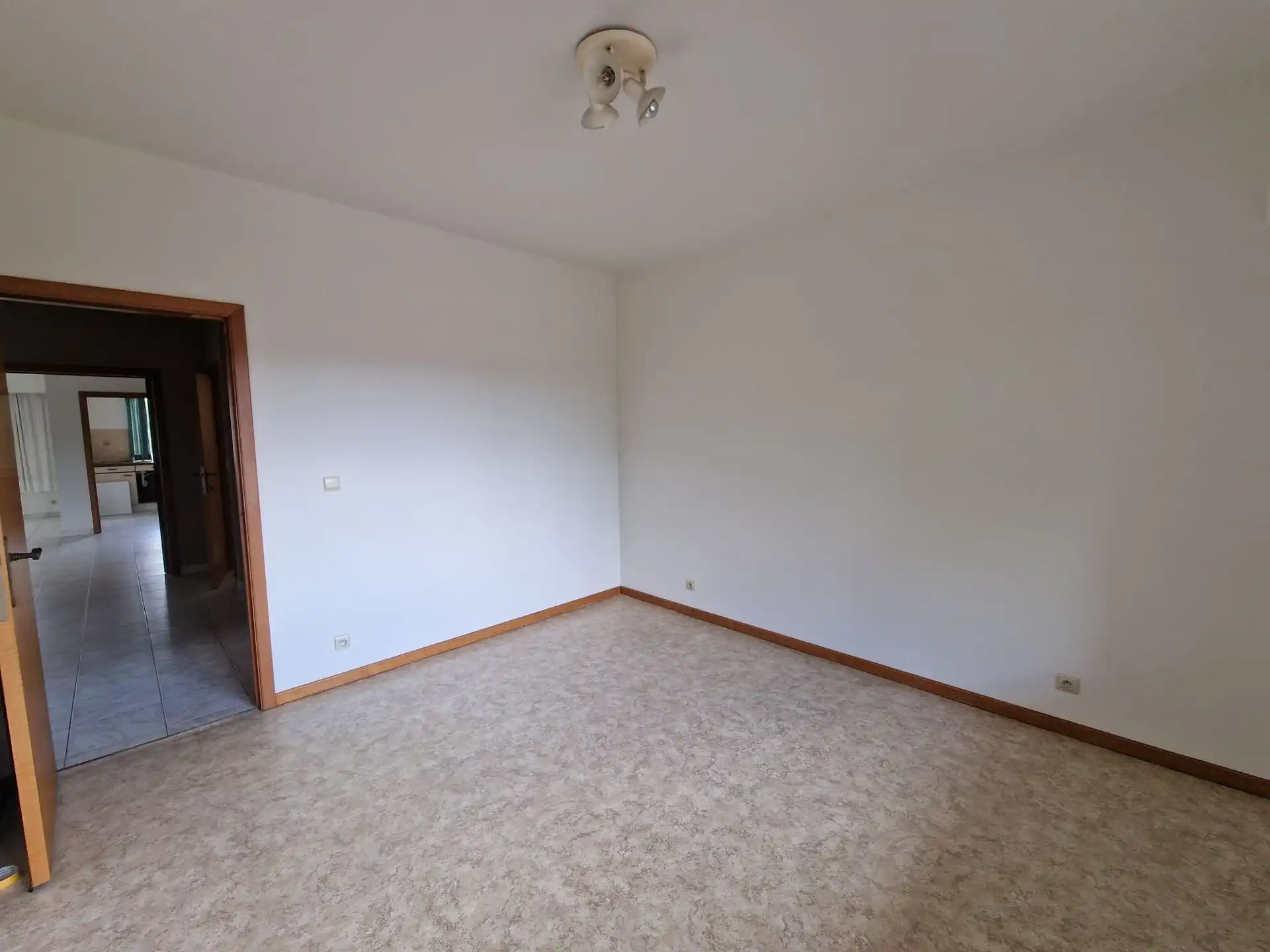 GOED GELEGEN APPARTEMENT MET GARAGE foto 9