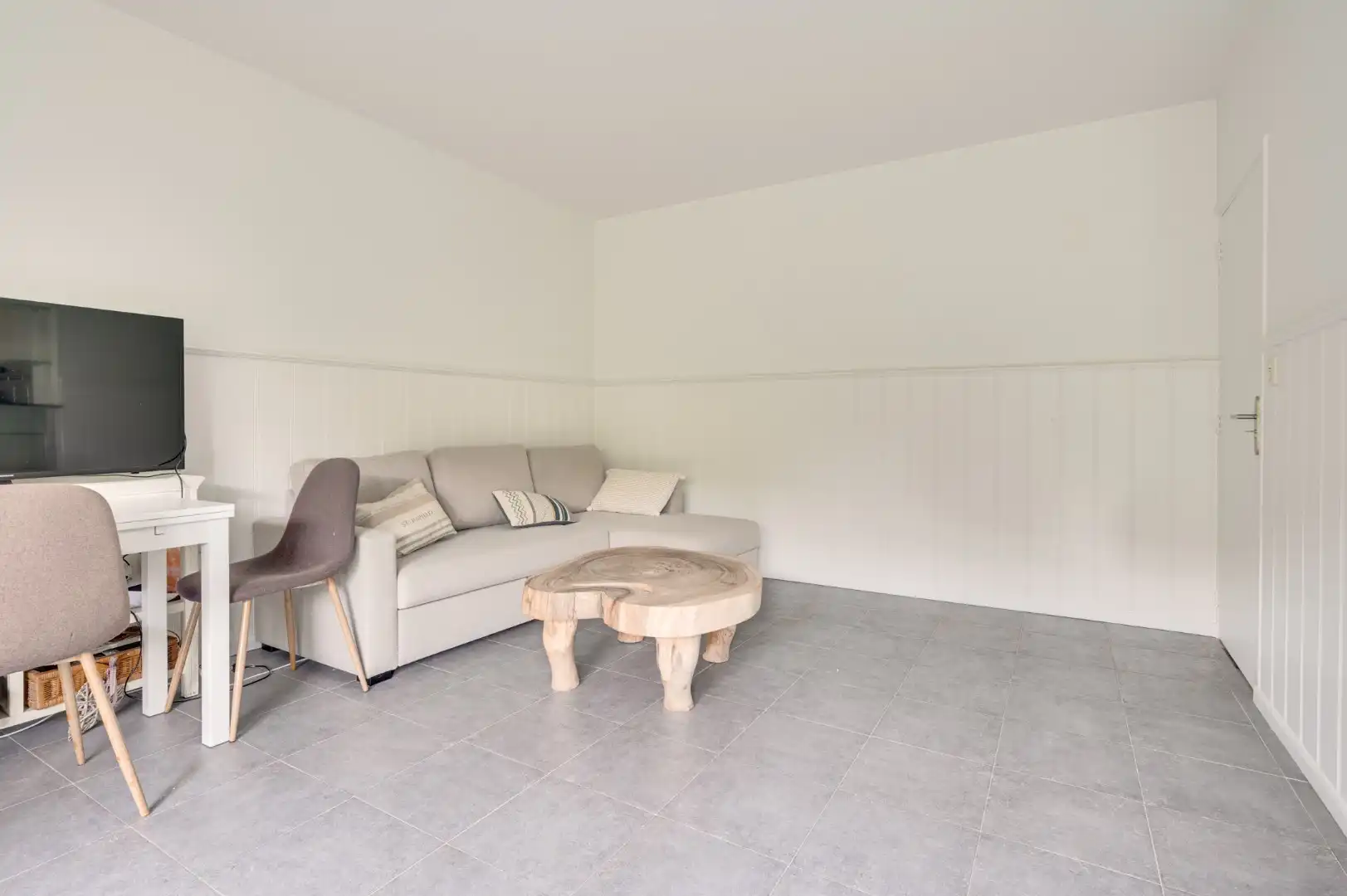 Karaktervolle alleenstaande ruime villa met rondom tuin op korte afstand van het strand  foto 14