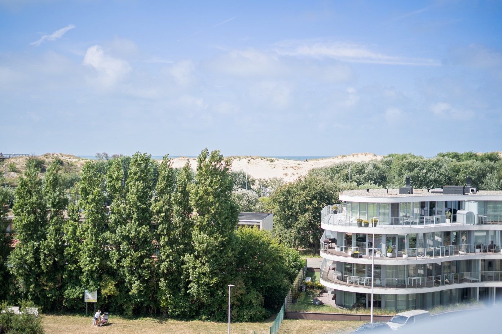 Instapklaar gemeubeld 2-slaapkamerappartement met zeezicht en duinenzicht te Bredene  foto 19