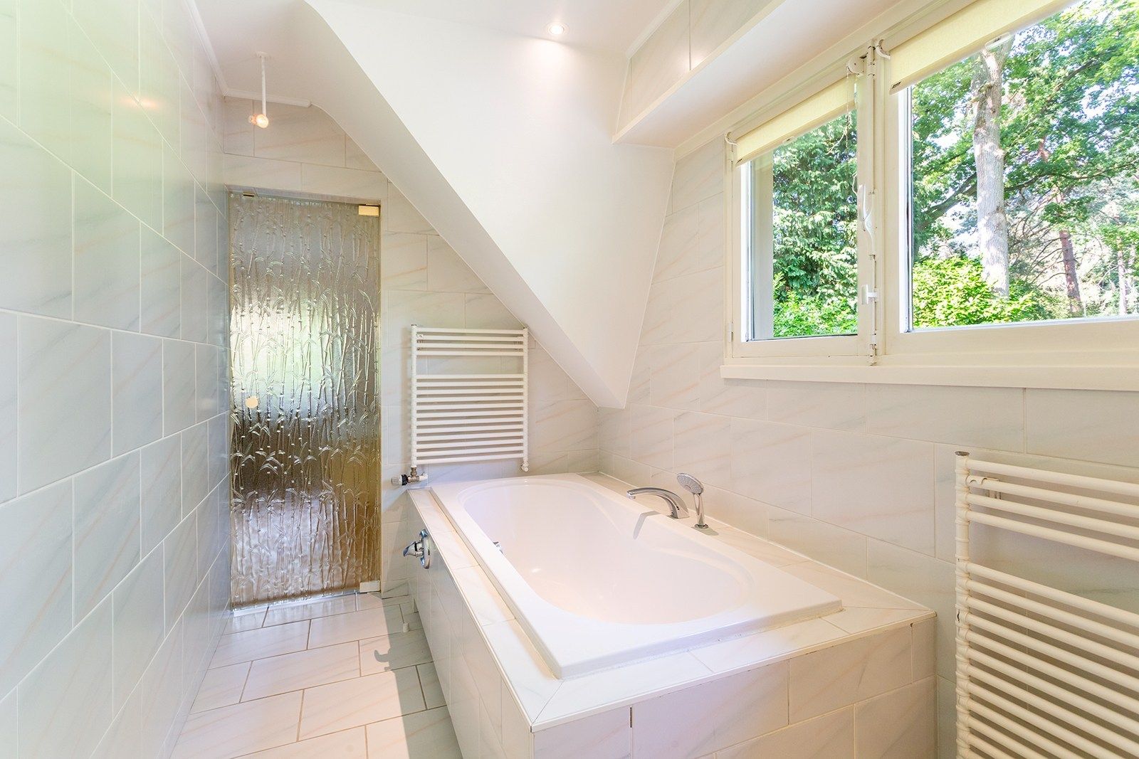 Charmante rietgedekte villa in bosrijke omgeving foto 37