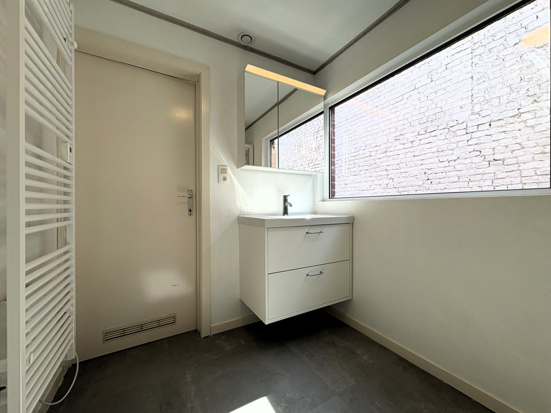 Leuk gerenoveerde woning met 3 slaapkamers foto 8
