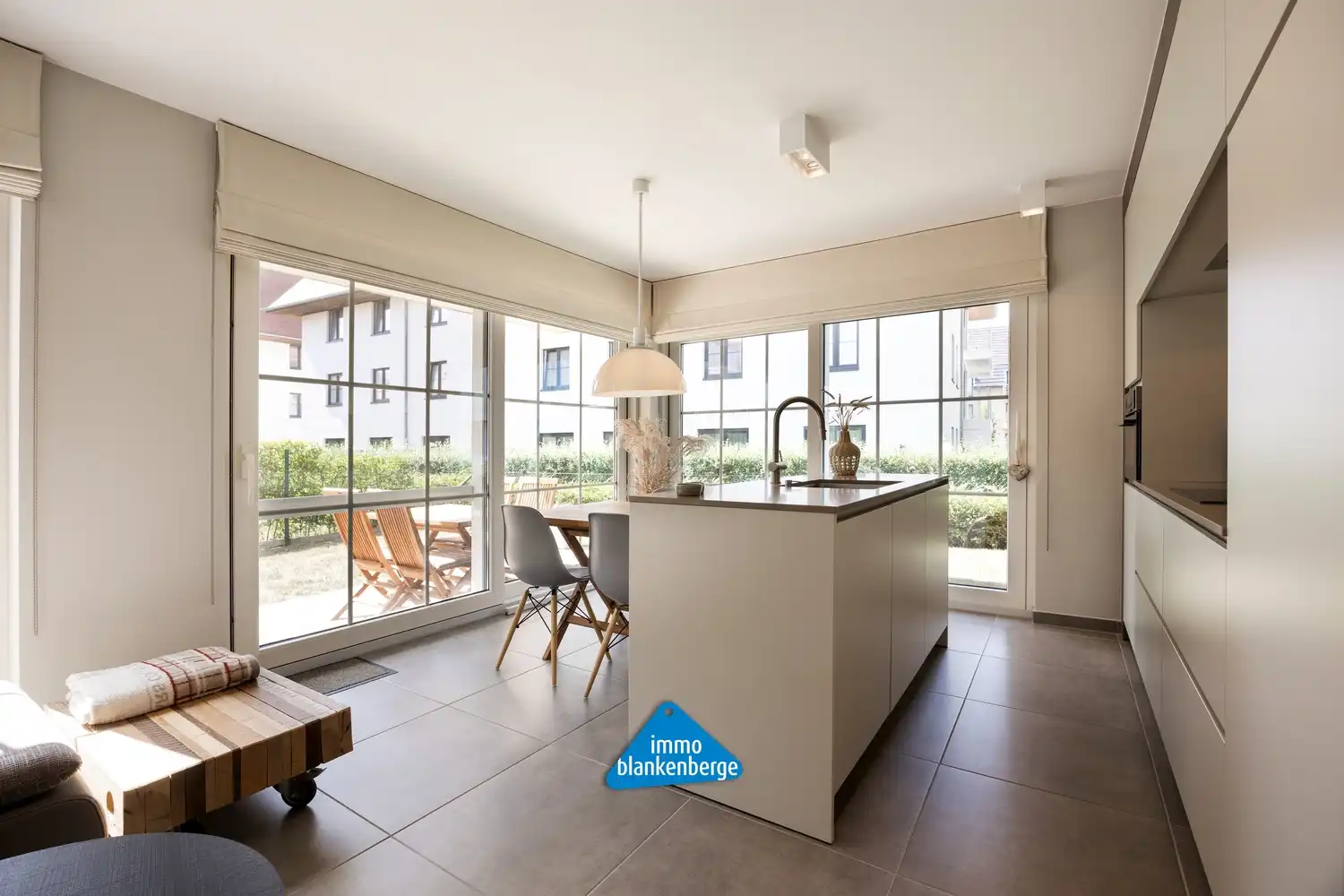 Gelijkvloers 2-slaapkamerappartement met tuin en luxe afwerking in De Haan foto 6