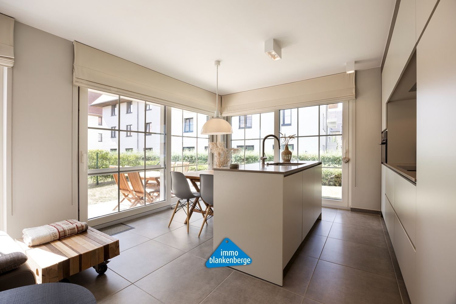 Gelijkvloers 2-slaapkamerappartement met tuin en luxe afwerking in De Haan foto 6