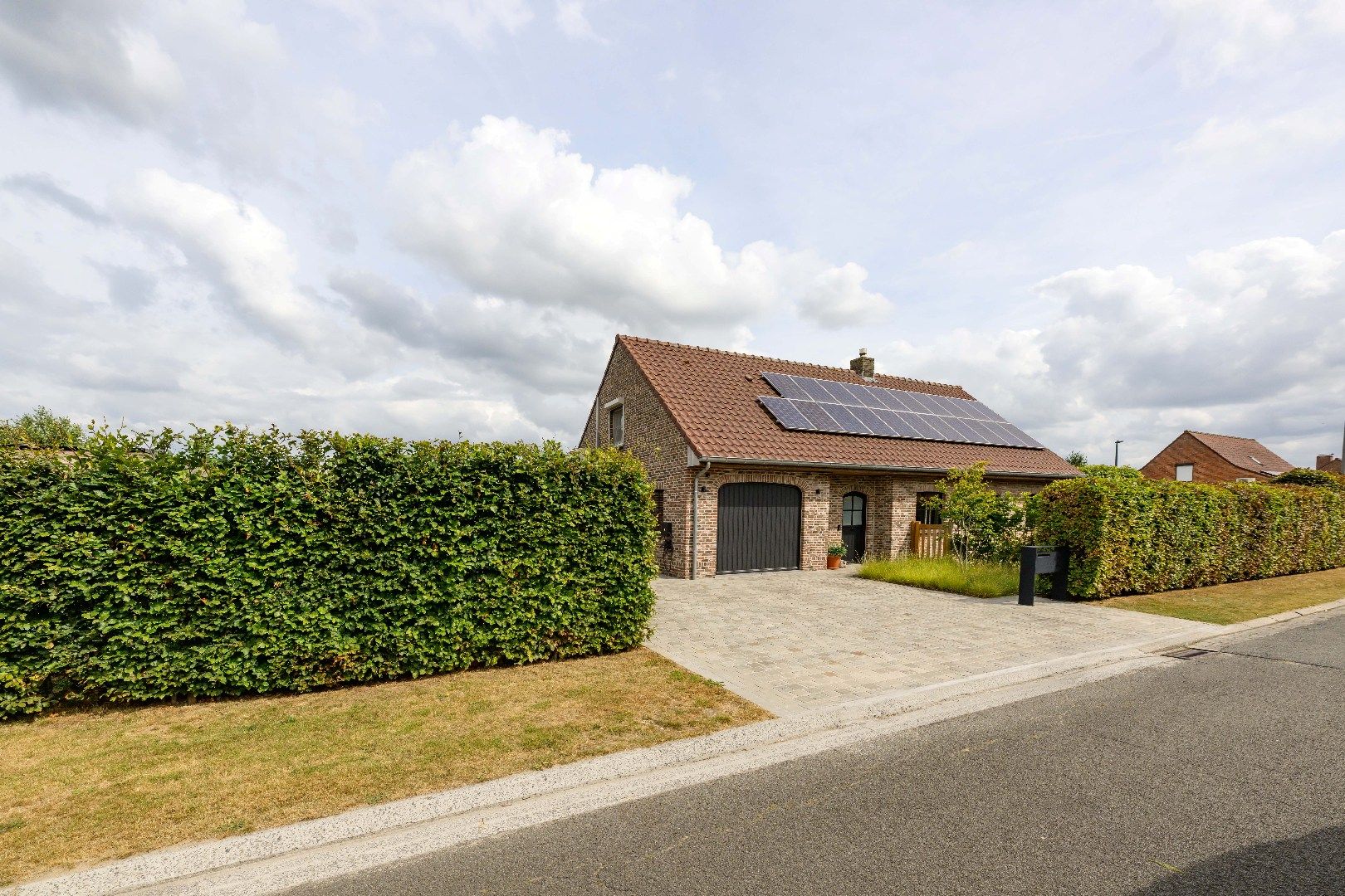 PRACHTIG GERENOVEERDE VILLA OP 616 m² | 3 SLPKS | 2 BADKAMERS foto 3