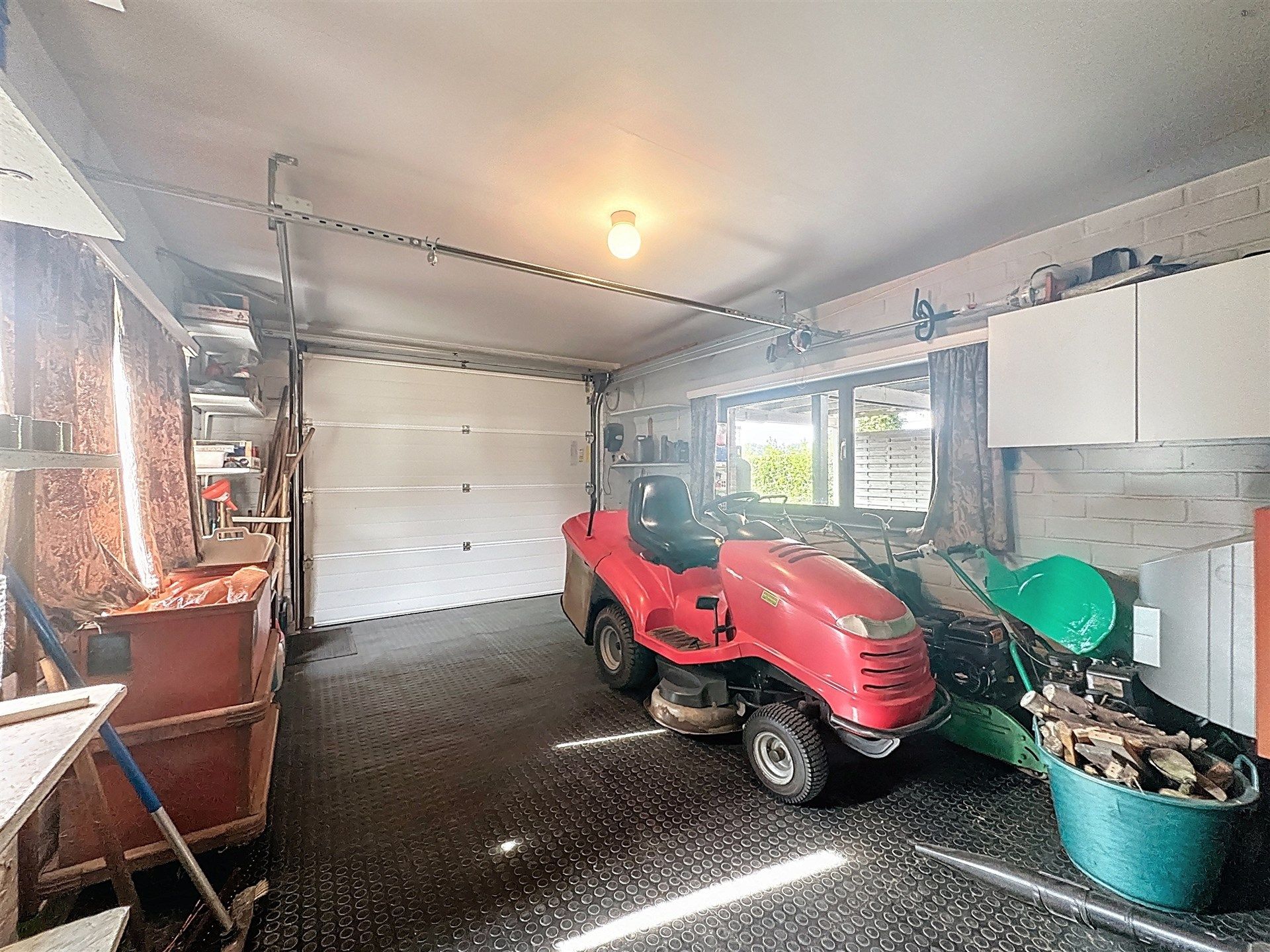 Open bebouwing met 4 slaapkamers op perceel van 2.062m² omringd door velden! foto 24