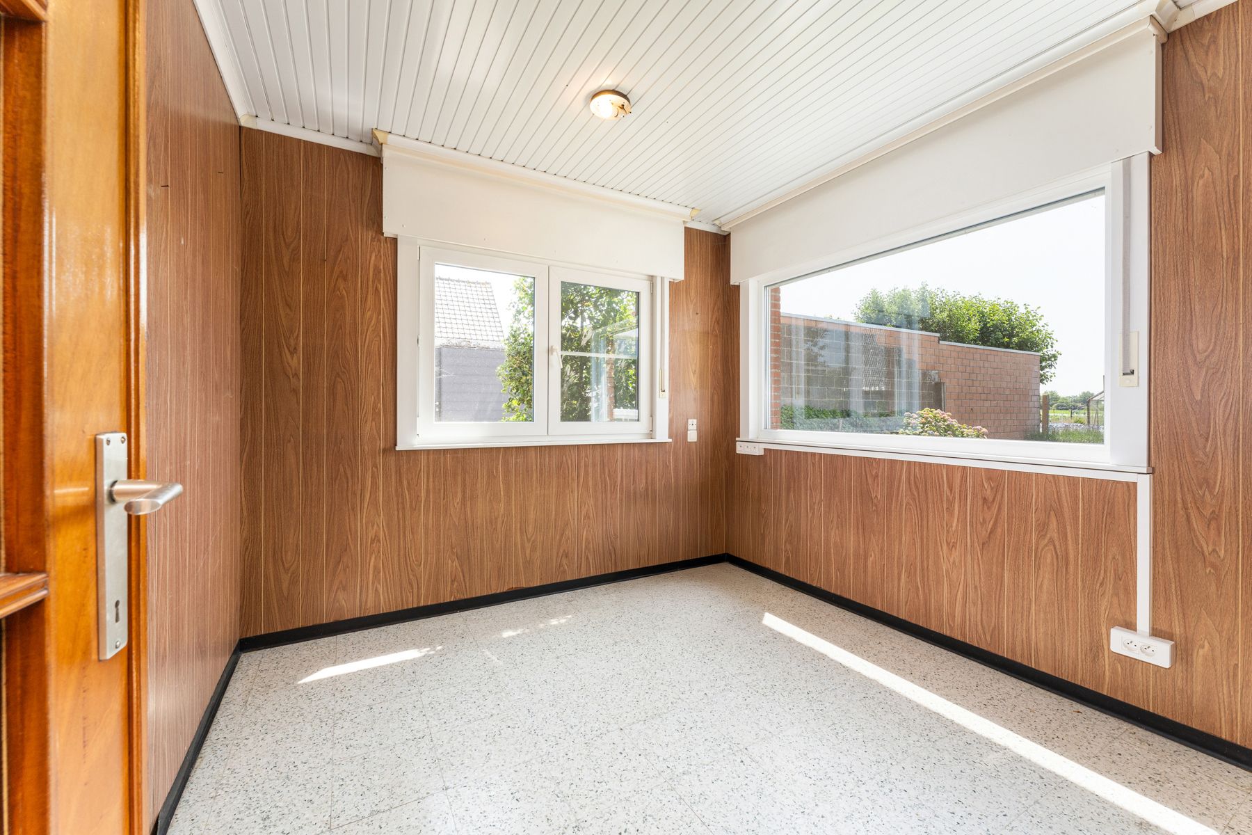 Statige woning met ruime loods foto 14