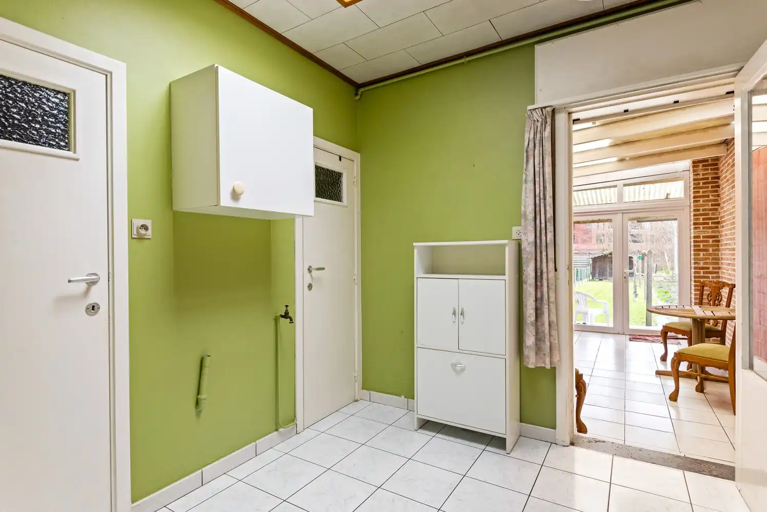 Te renoveren woning met 3 slaapkamers, veel potentieel en een groene tuin in Lier! foto 7