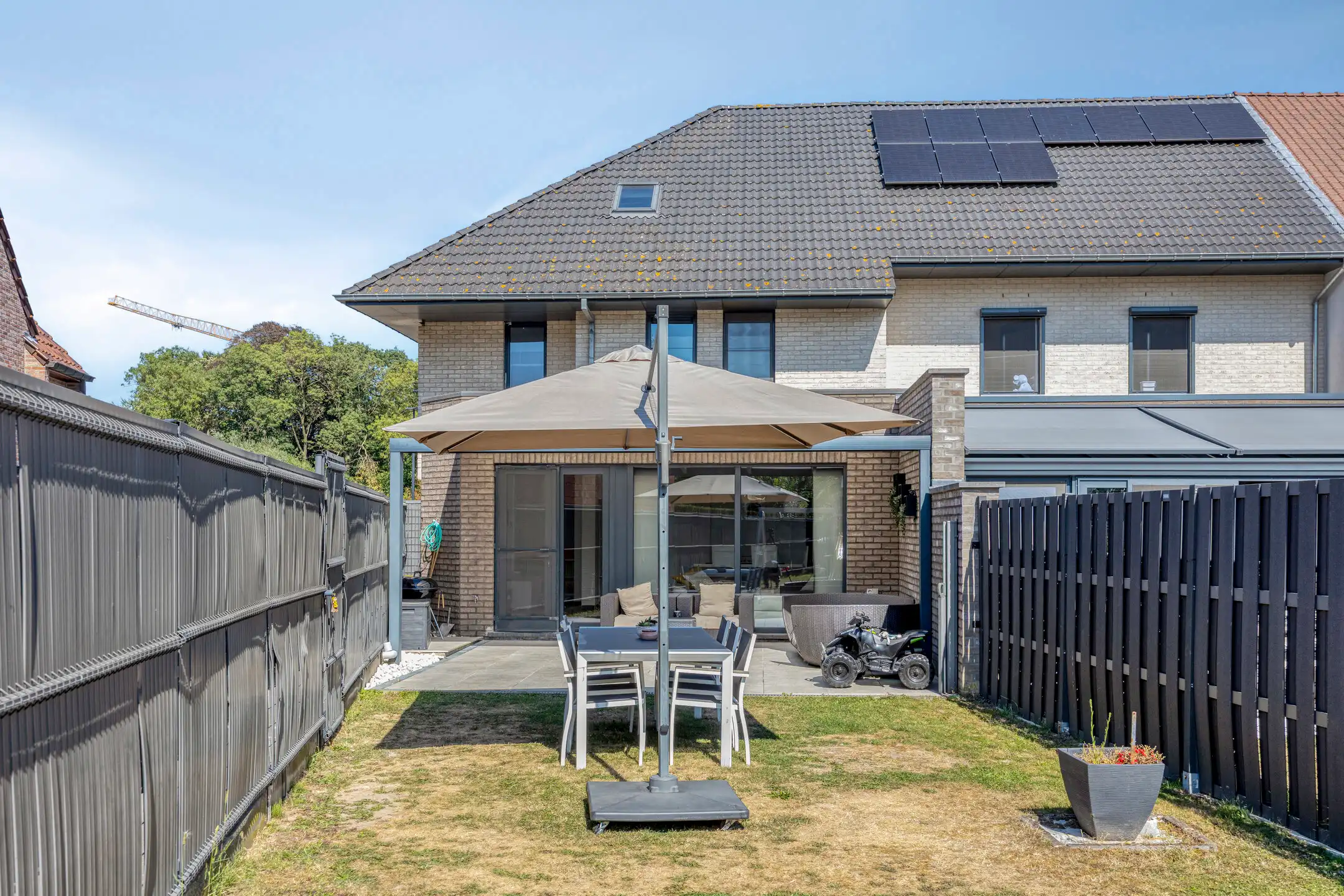 Ruime gezinswoning van 215 m² met vier à vijf slaapkamers en tuin foto 25