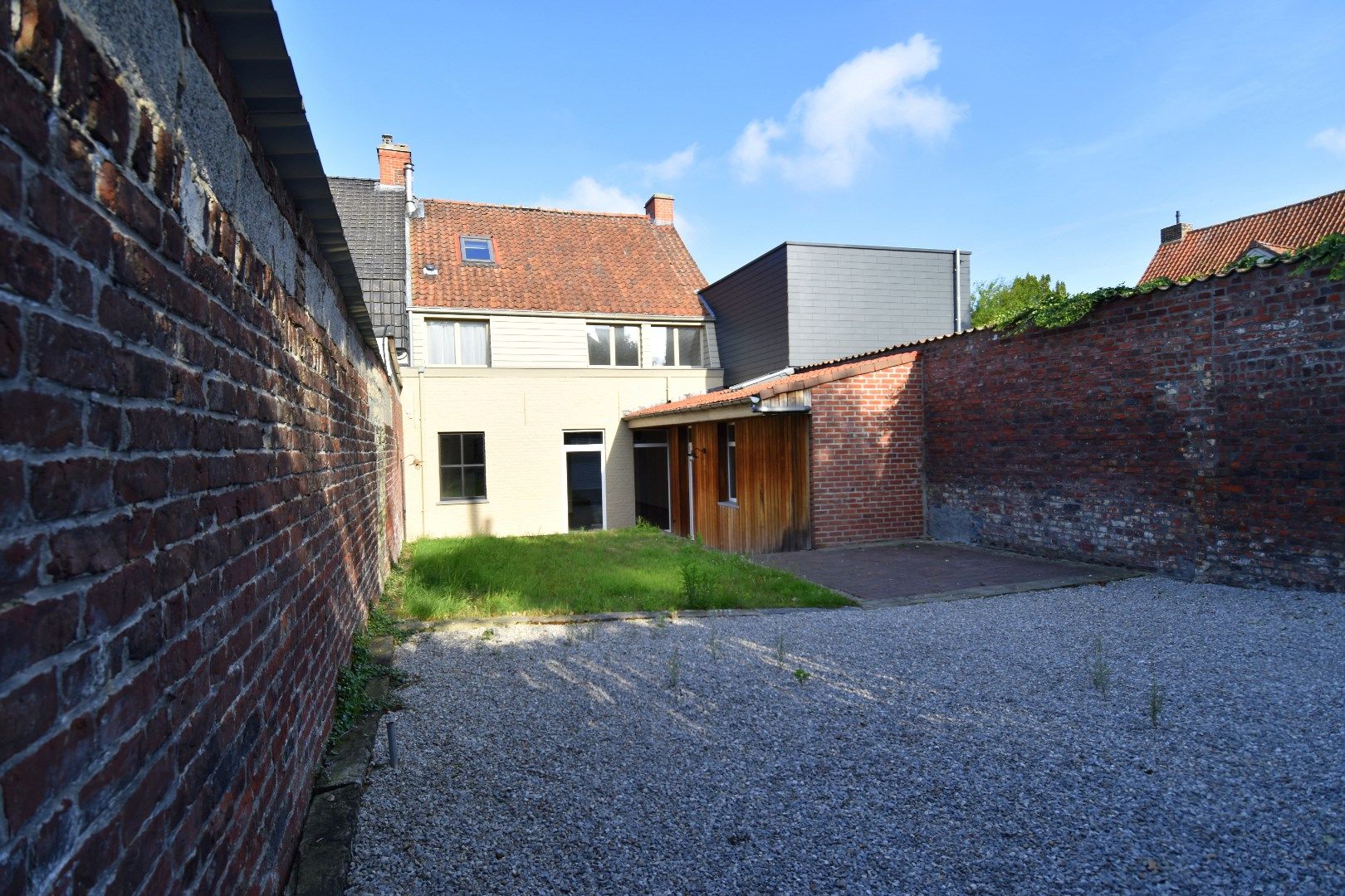 Energiezuinige (label B!) gezinswoning met praktijkruimte, 3 slaapkamers en tuin te koop in hartje Bellegem foto 12