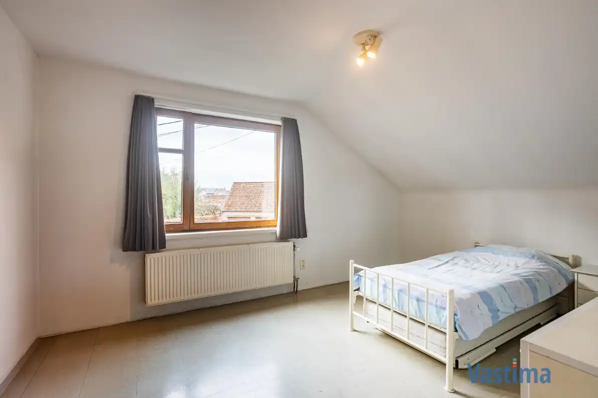 Ruime halfopen gezinswoning met praktijkruimte en tuin foto 18