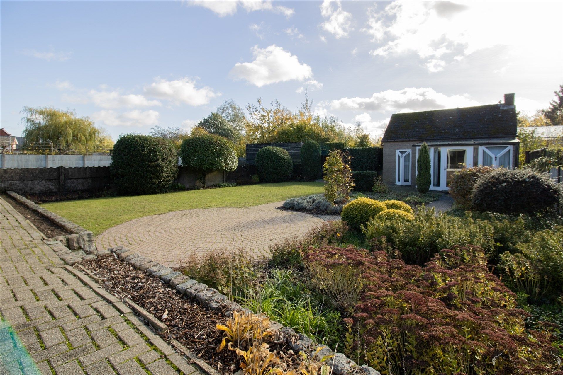 Rustig gelegen gelijkvloerse woning met 3 slaapkamers en bijhuis op  750 m foto 3