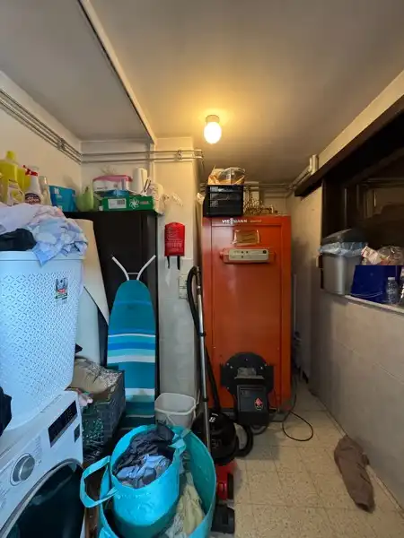 Halfopen gezinswoning met 3 slaapkamers en een grote tuin. foto 27