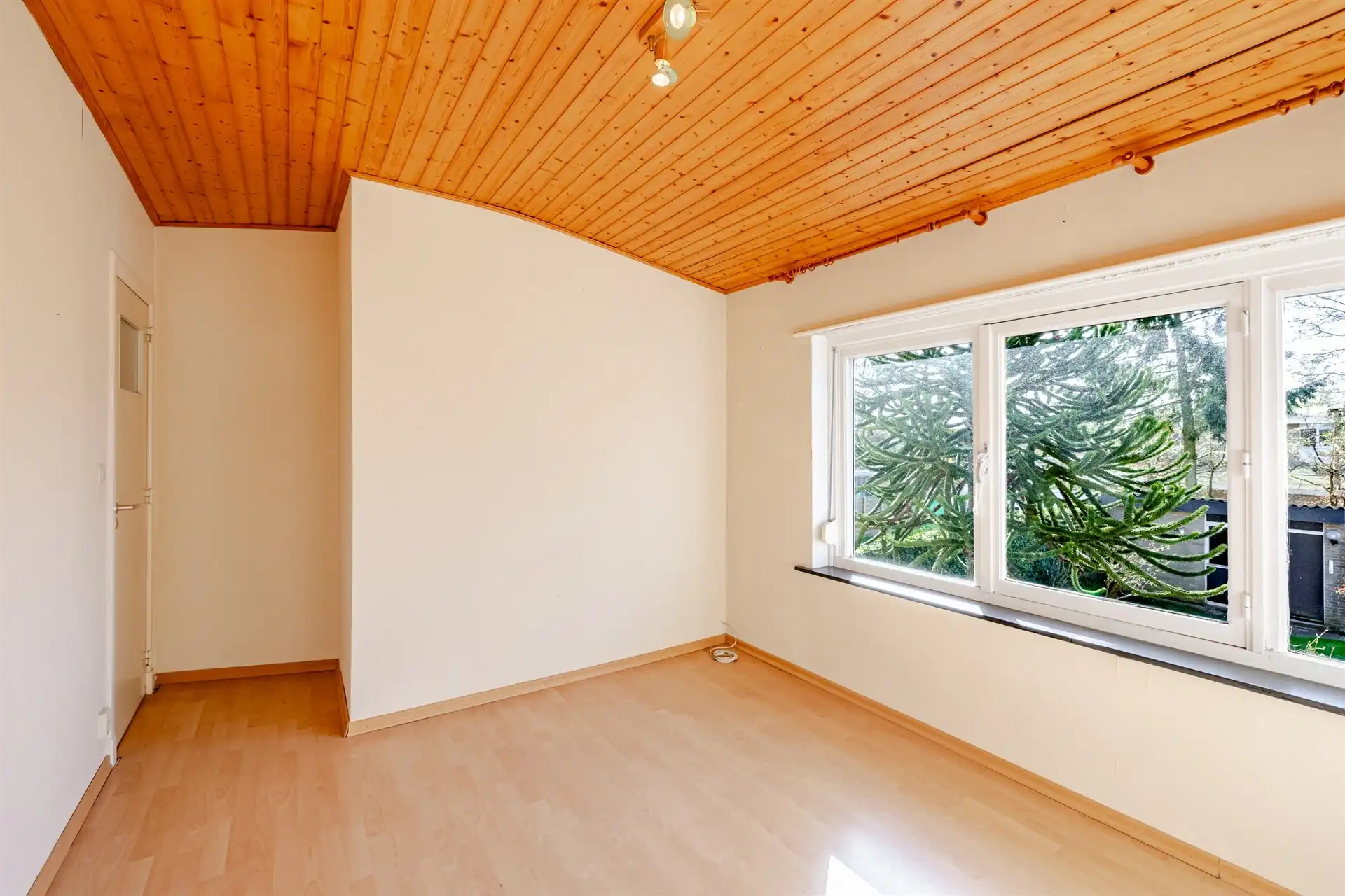 Te renoveren woning met 4 slpk en tuin foto 11