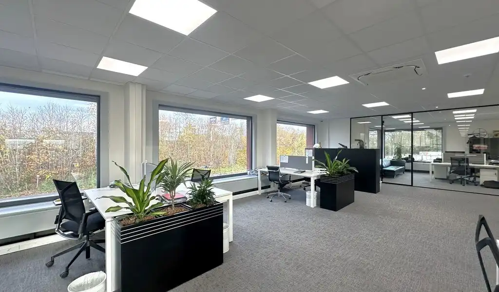 Exclusief ingericht kantoor te huur in Dionysius KMO center te Sint-Denijs-Westrem foto 3