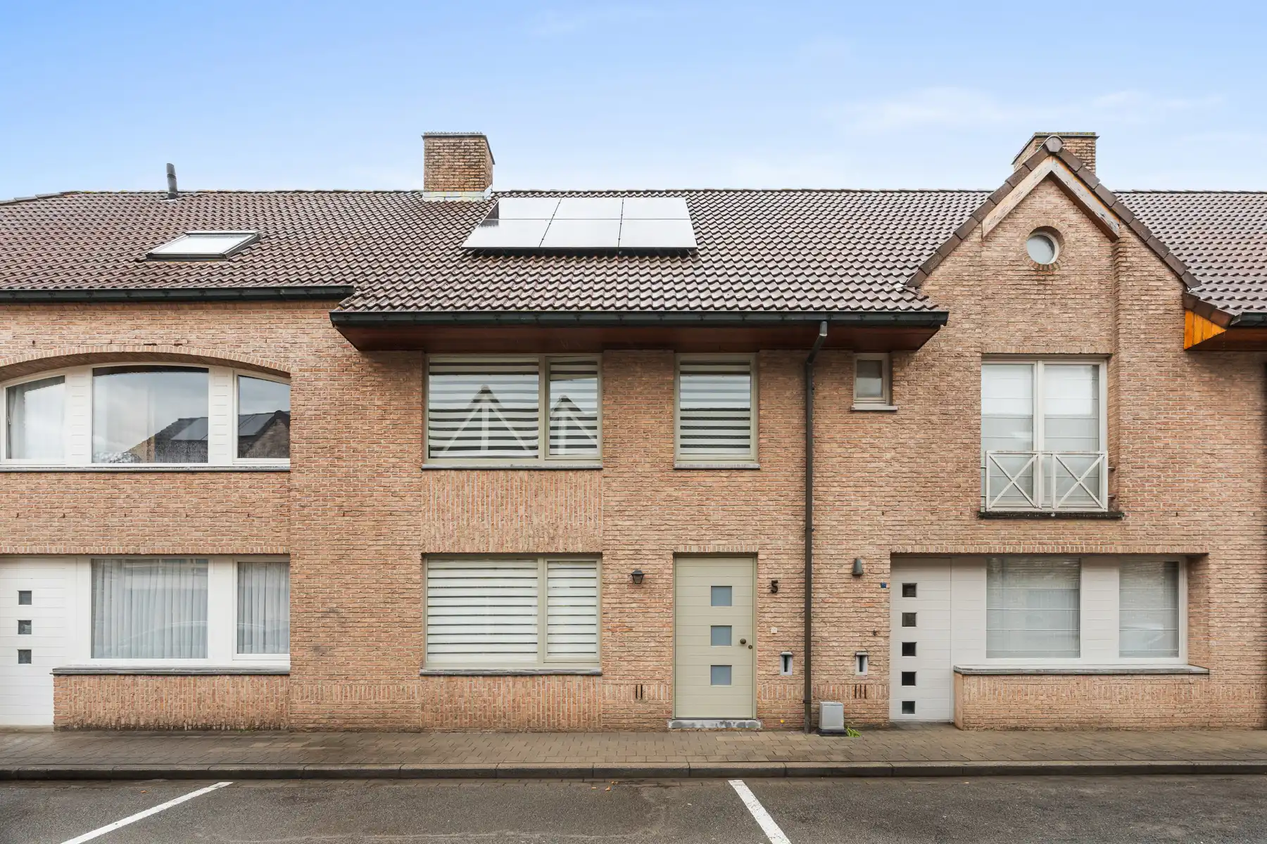 Instapklare, stijlvol gerenoveerde woning met 3 slaapkamers en dubbele garage in hartje Meulebeke foto 24