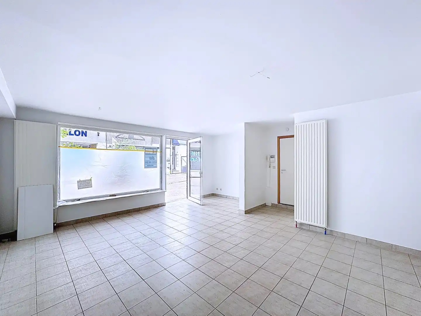 Centraal gelegen gelijkvloers-appartement met 1 grote slaapkamer foto 2