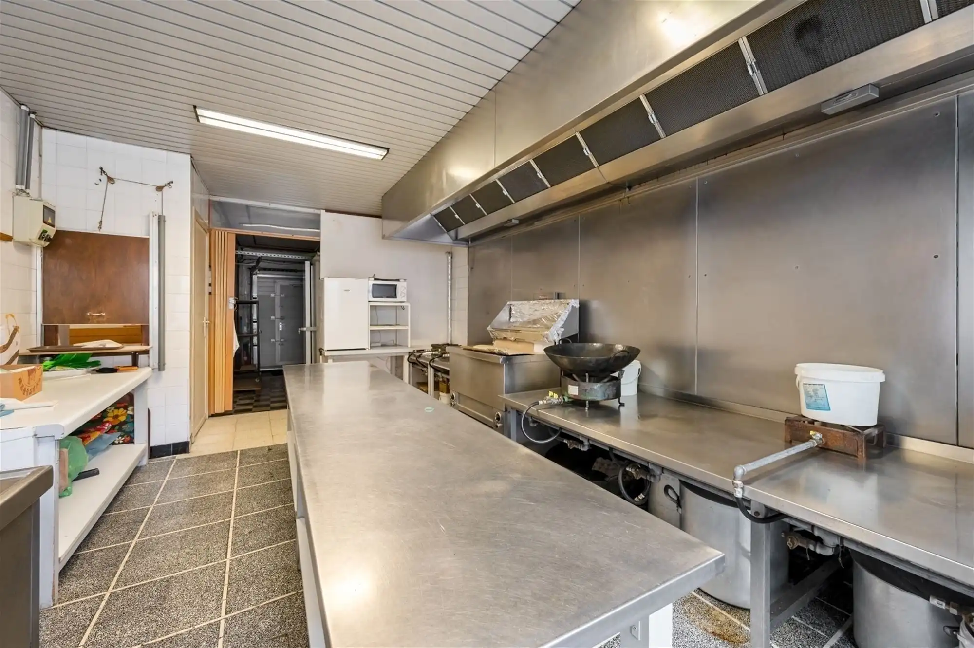 Te renoveren handelshuis met woonst gelegen te Schriek foto 4