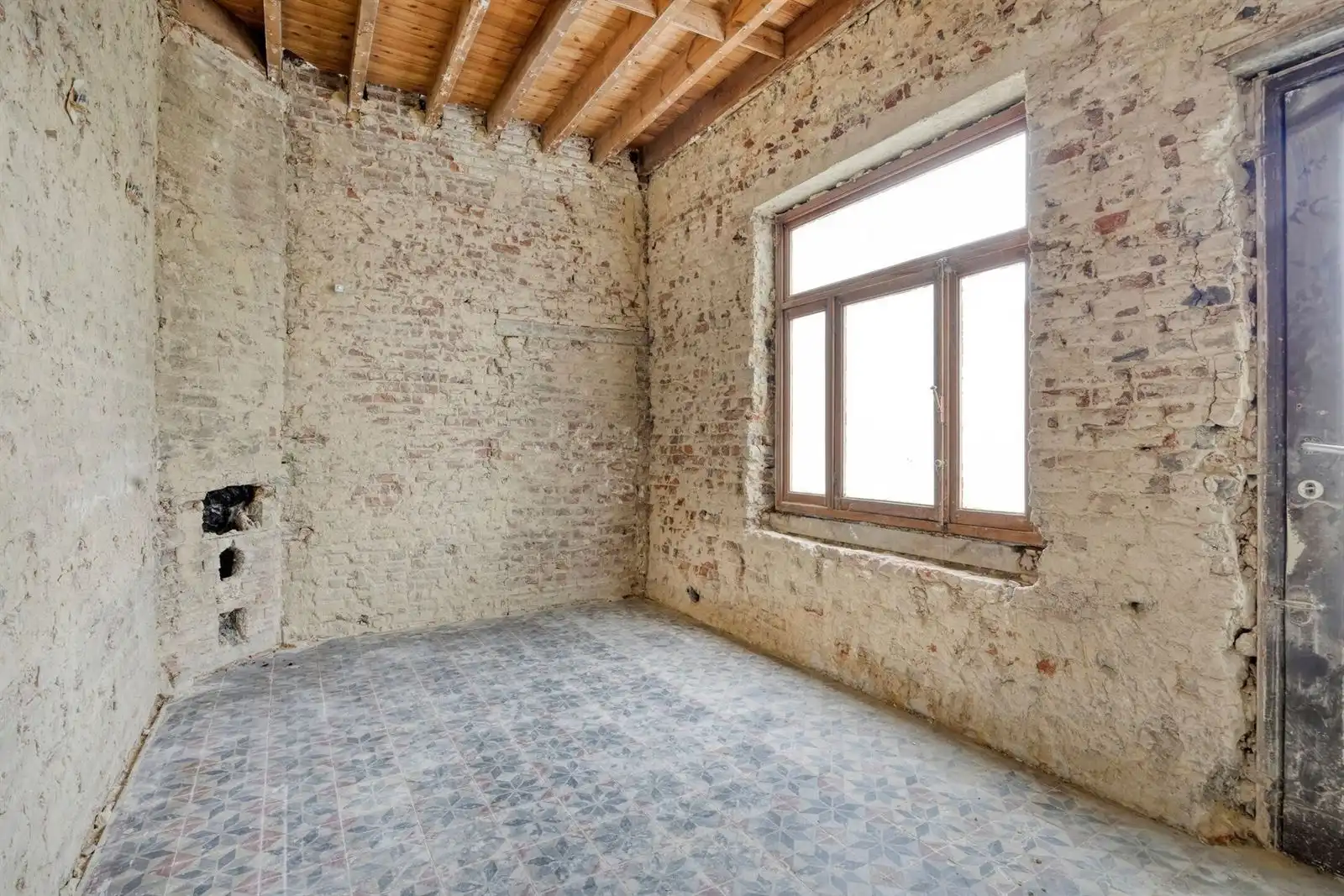 Af te werken 3-gevel woning ( met mogelijkheid tot 4 ruime slaapkamers) te Alsemberg  foto 4