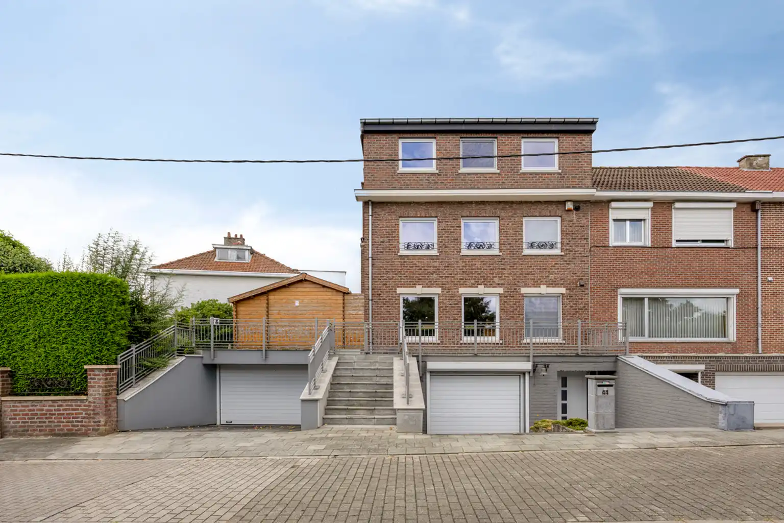Hoofdfoto van de publicatie: Instapklare woning met 4 slaapkamers, tuin & 2 garages