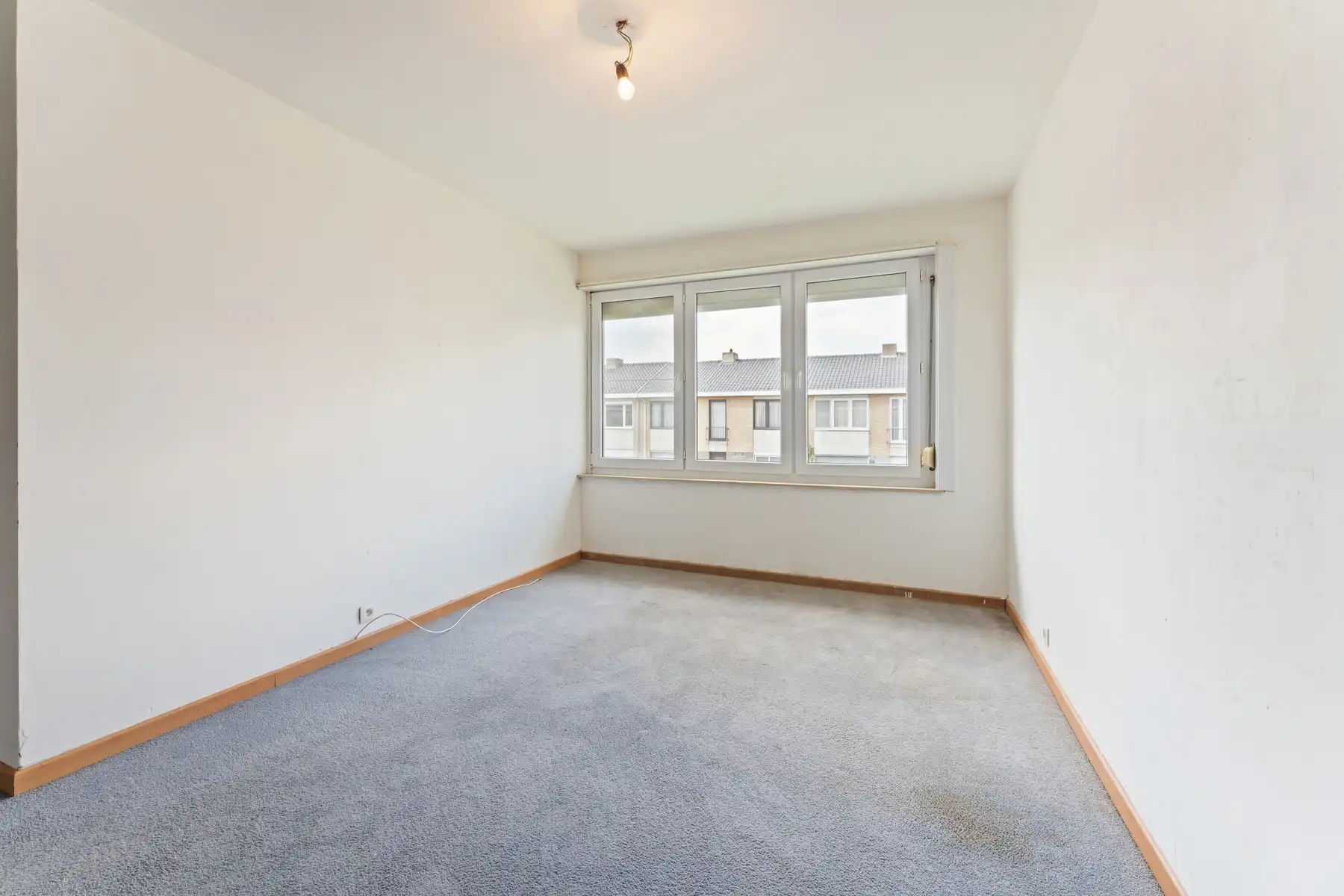 Lichtrijke woning met 4 slaapkamers, garage en verzorgde tuin. foto 18