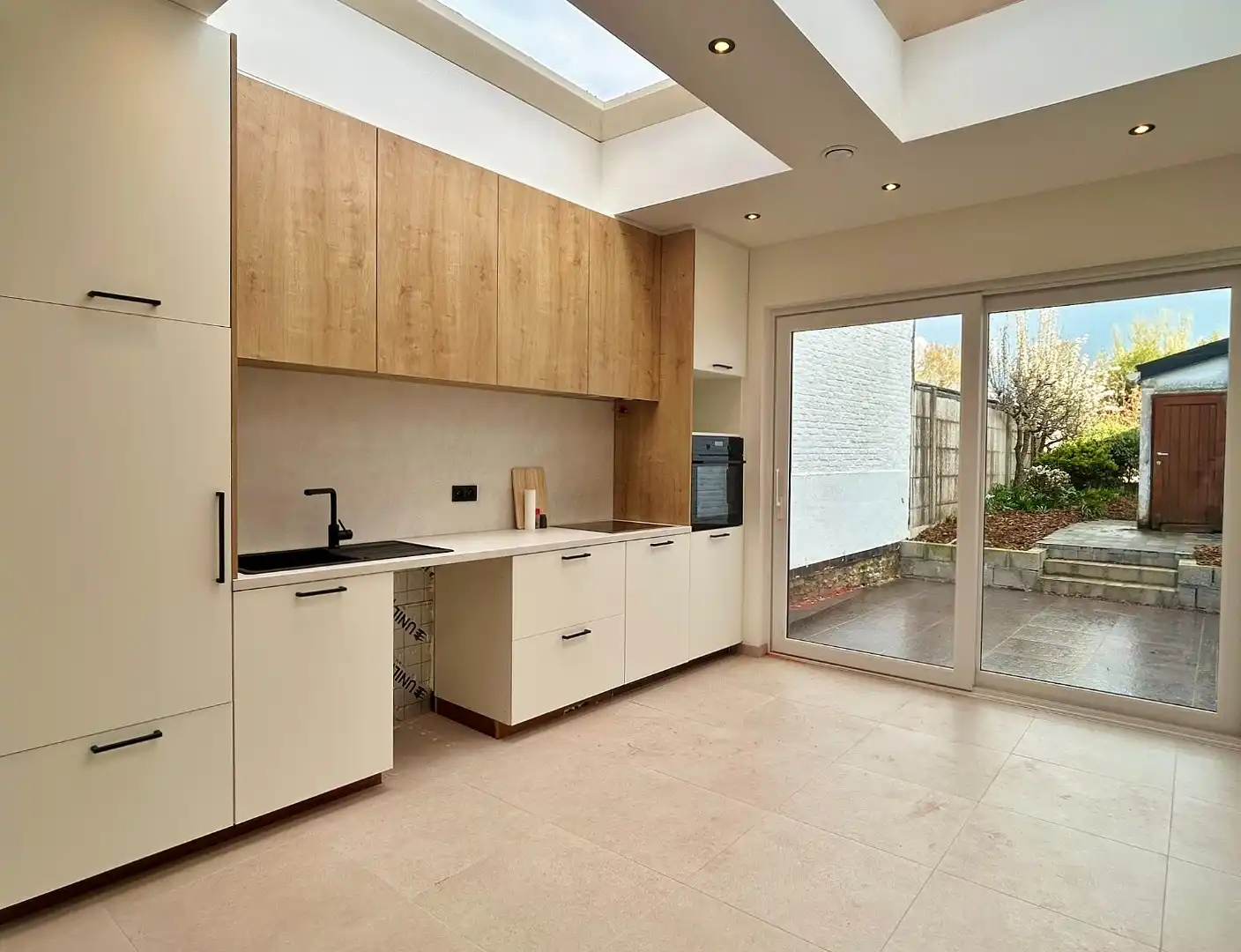 Volledig gerenoveerde rijwoning met 3 slaapkamers en gezellig tuintje. foto 6