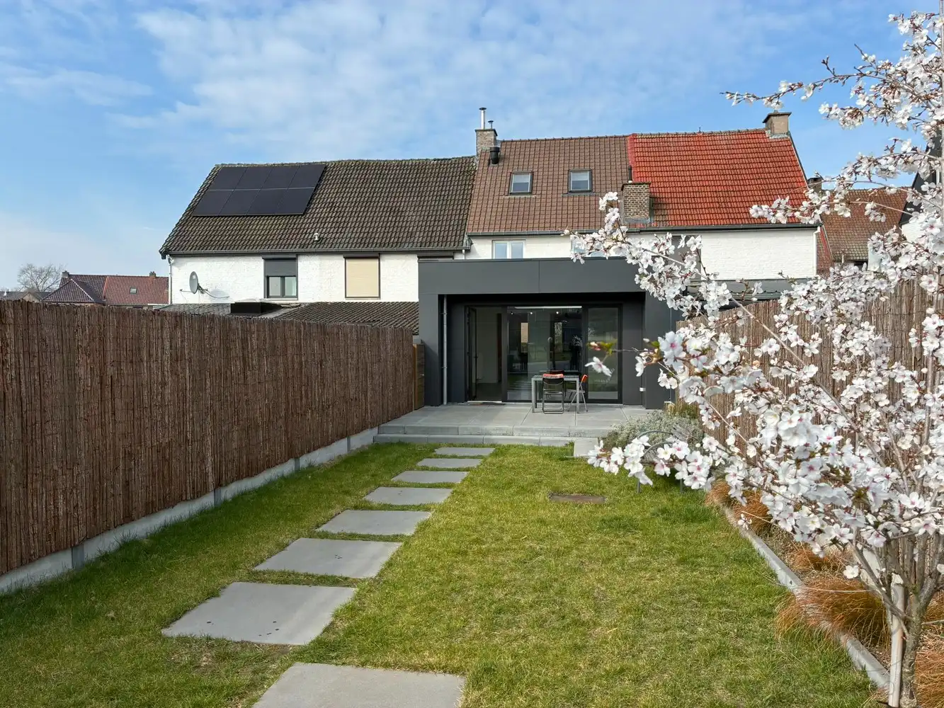 Instapklare en gerenoveerde woning in Genk foto 25