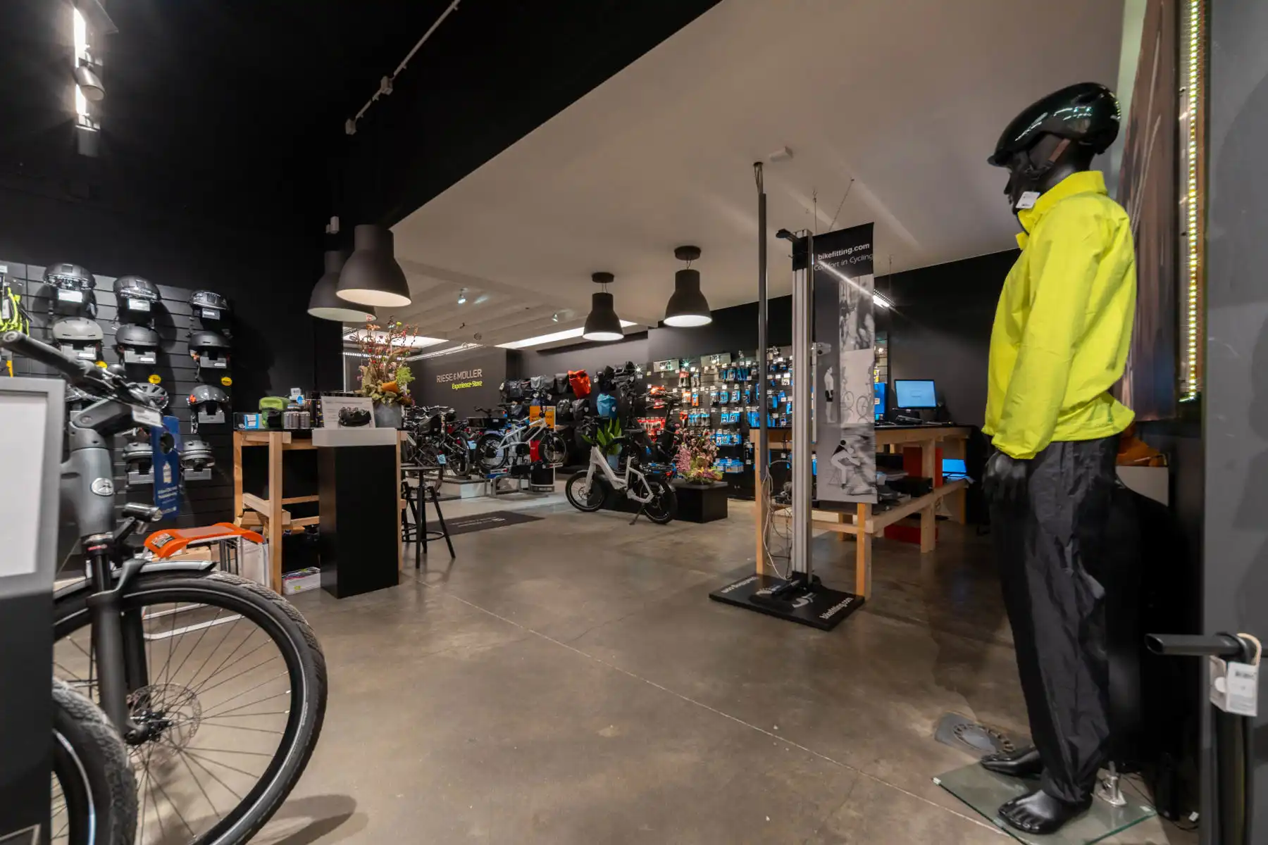 Centraal gelegen handelswoonst te Niel. foto 2