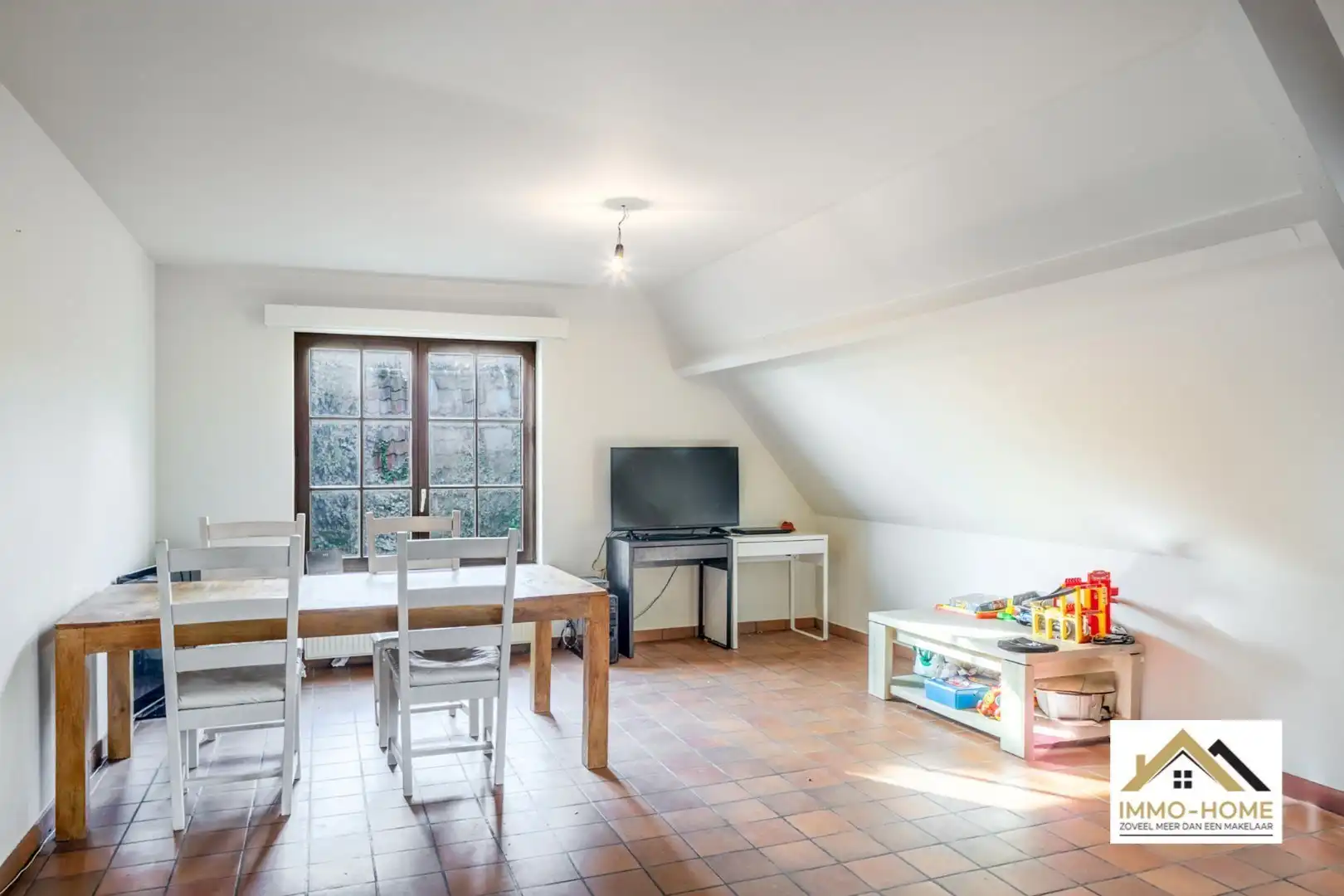 Halfopen bebouwing nabij centrum Lokeren foto 3