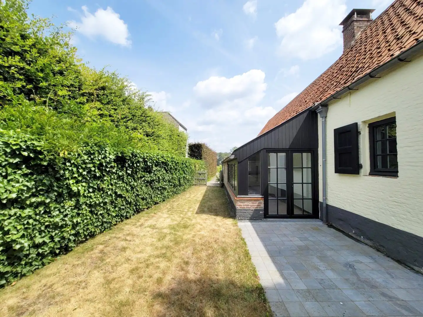 Vrijstaande woning met 2 slaapkamers (+ bureel) in groene omgeving nabij centrum Varsenare foto 3