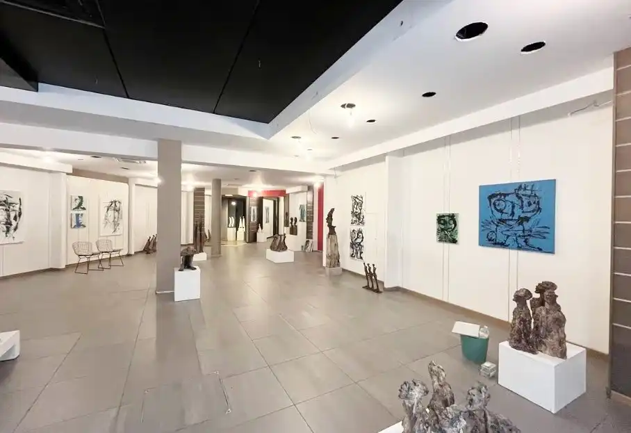 Modern commercieel gelijkvloers te huur in hartje Lommel foto 3