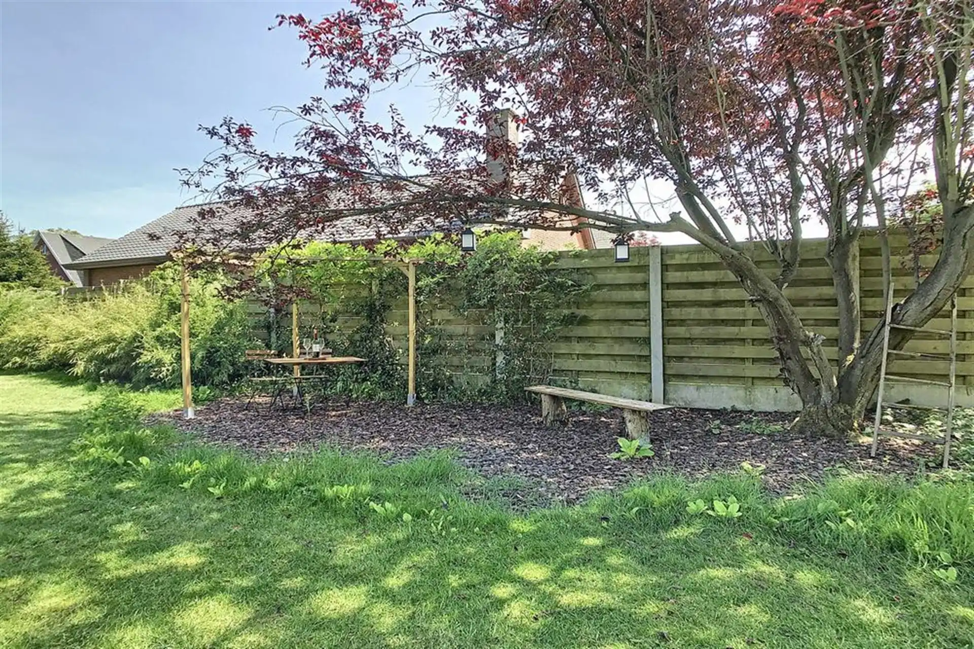 Charmante villa in residentiële omgeving met prachtig aangelegde tuin foto 27