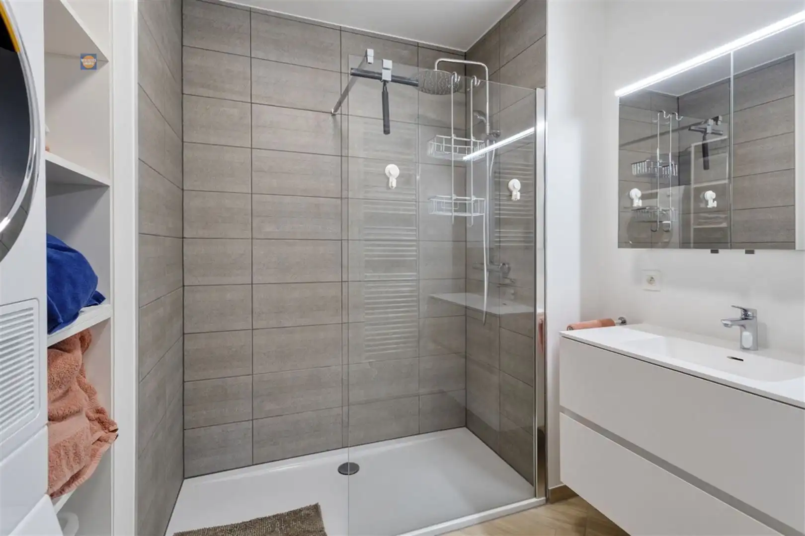 Modern en instapklaar appartement met 2 slaapkamers op absolute topligging foto 17