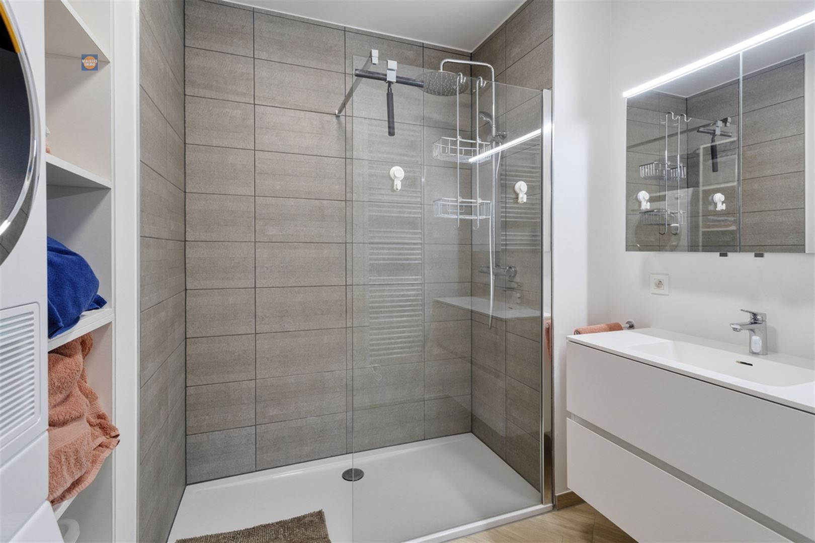 Modern en instapklaar appartement met 2 slaapkamers op absolute topligging foto 17