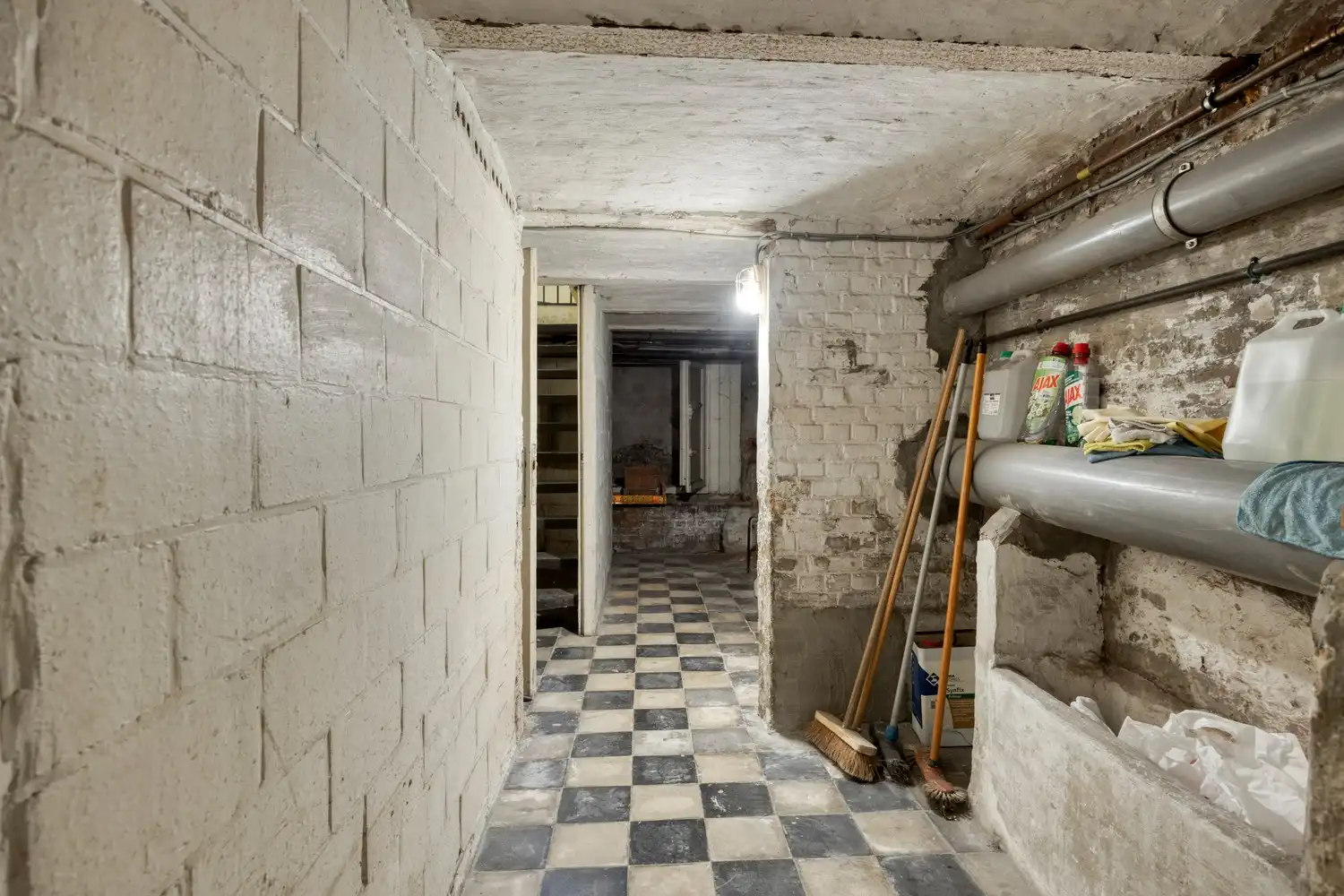 Appartementsgebouw met 1 commerciële ruimte, 2 twee slaapkamer appartementen en 1 studio op wandelafstand van Sint-Pietersstation foto 28