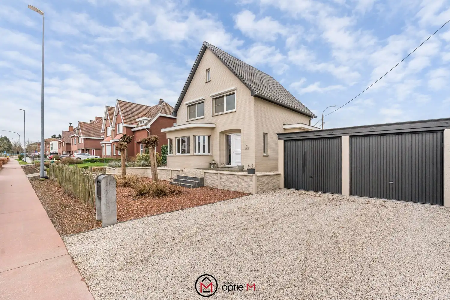 Instapklare gerenoveerde woning te koop in Hasselt met 3 slaapkamers foto {{pictureIndex}}