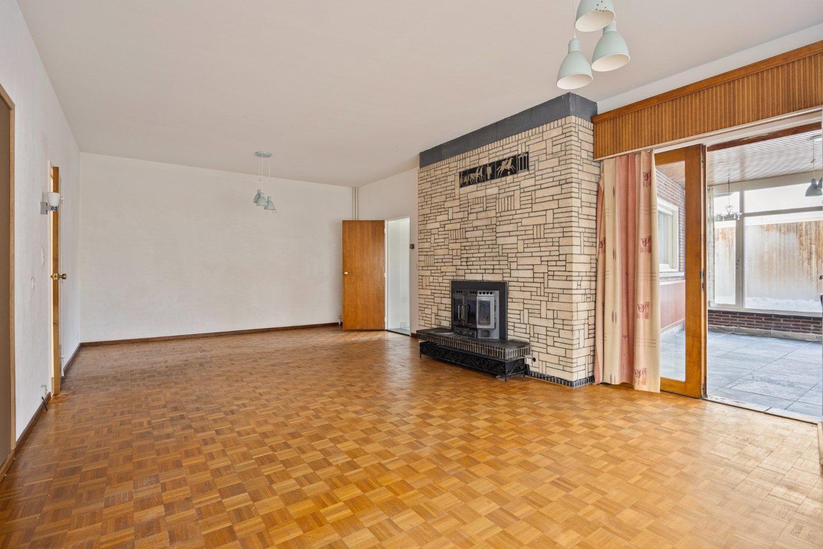 Ruime te renoveren gezinswoning met 4 slpks in het centrum van Herentals ! foto 7