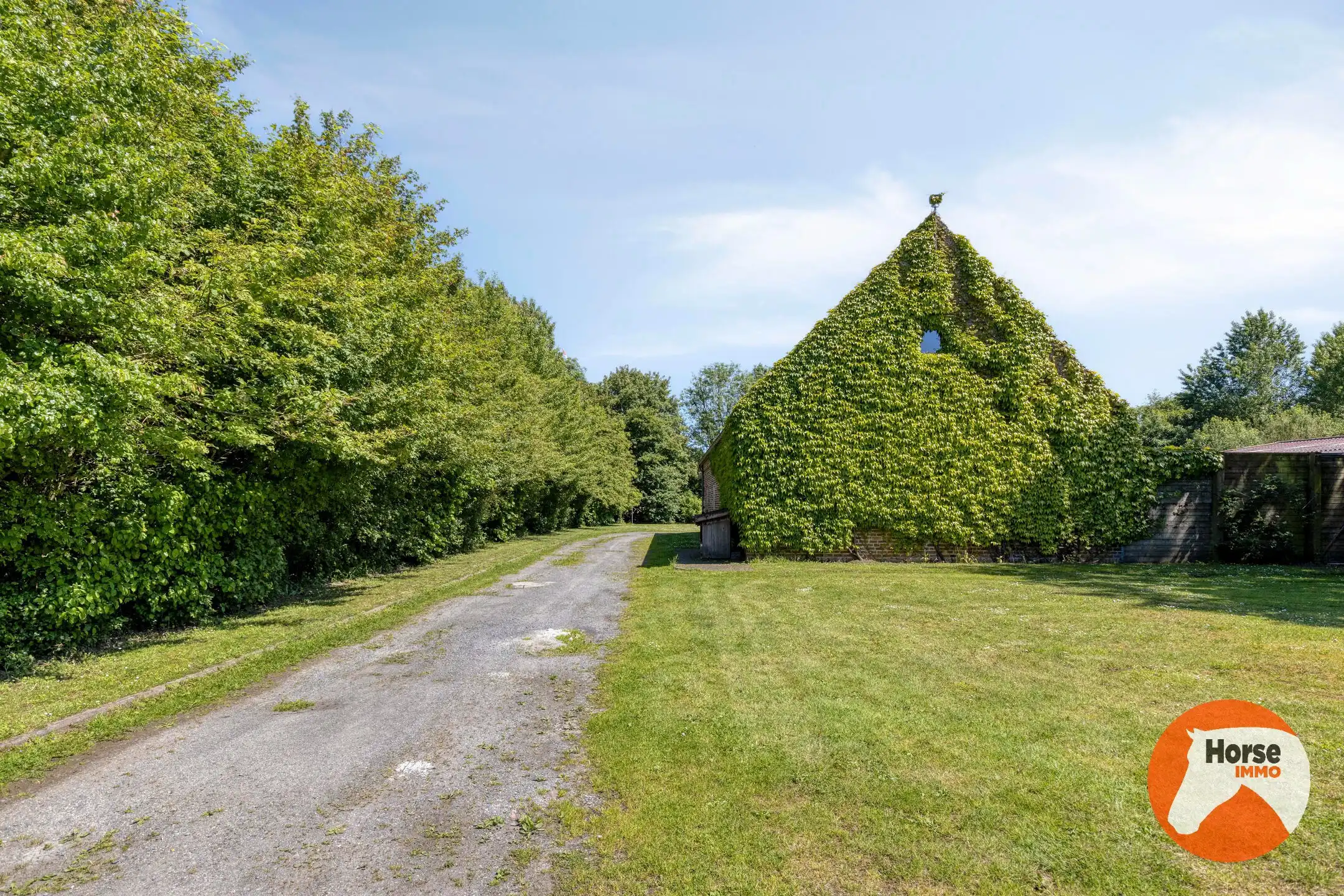 ROESELARE – Unieke villa met bijgebouwen op 4,7 ha foto 26