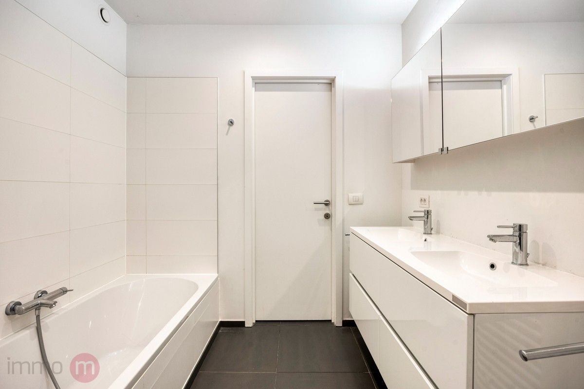 Recent gelijkvloers app. met 2 slaapkamers, tuin en 2 autostaanplaatsen. foto 28
