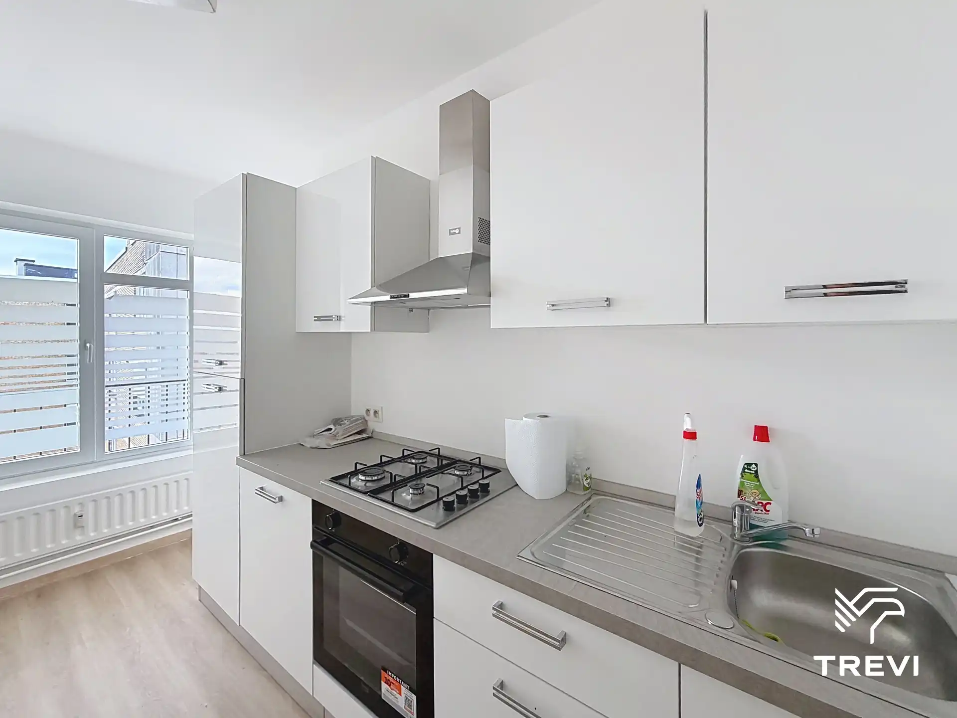Gerenoveerd appartement met 2 slaapkamers foto 5