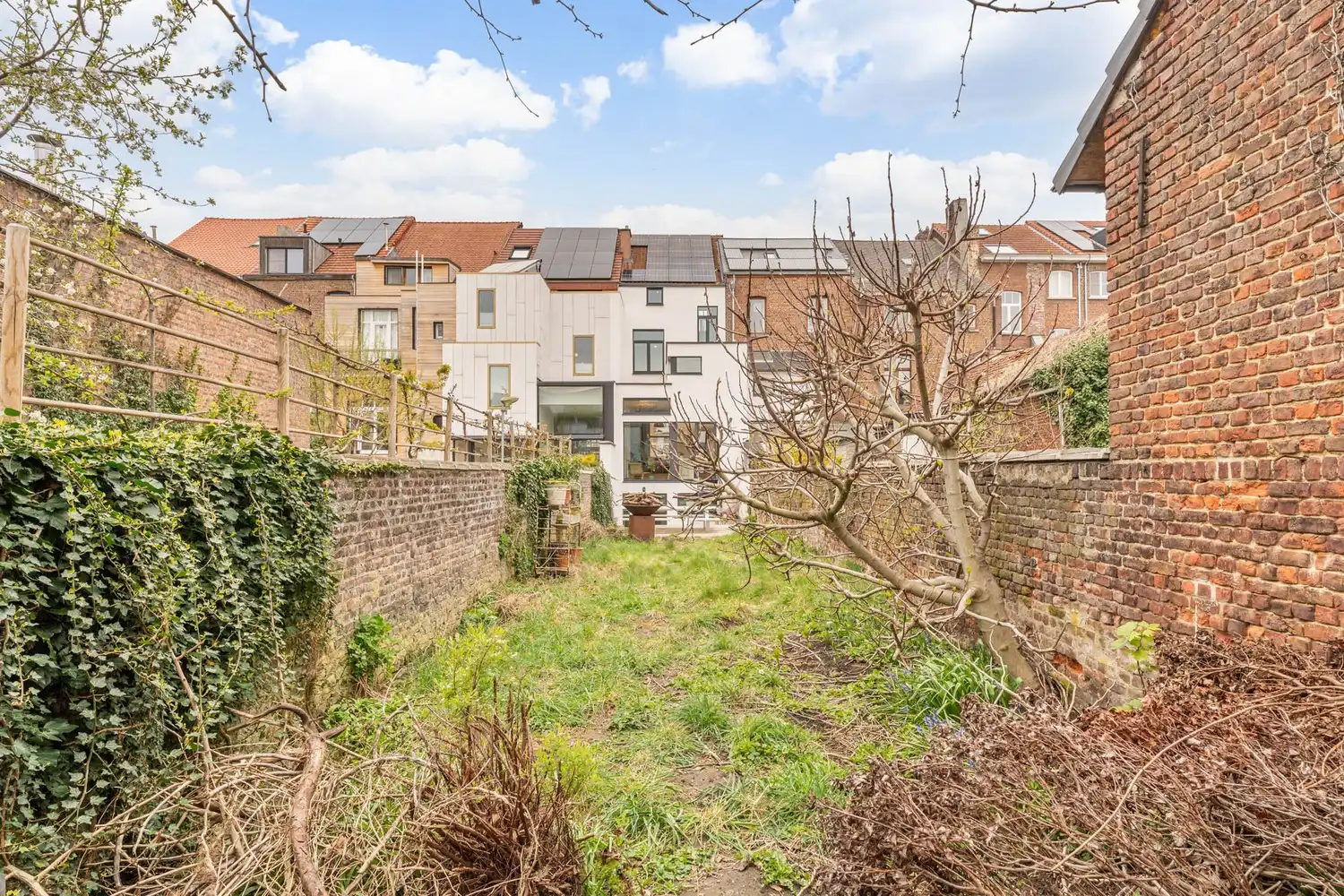 Prachtig gerenoveerd en energiezuinig herenhuis met 5 slaapkamers, 2 badkamers en een tuin op een toplocatie nabij het station van Leuven! foto 15