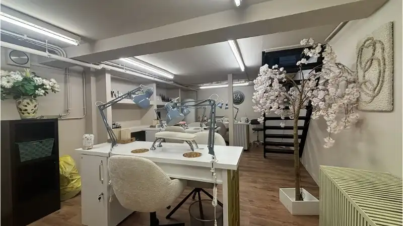 Overname instapklaar Beauty Salon - Hairstyling, Nagelstudio en Massage in Brugge foto 9