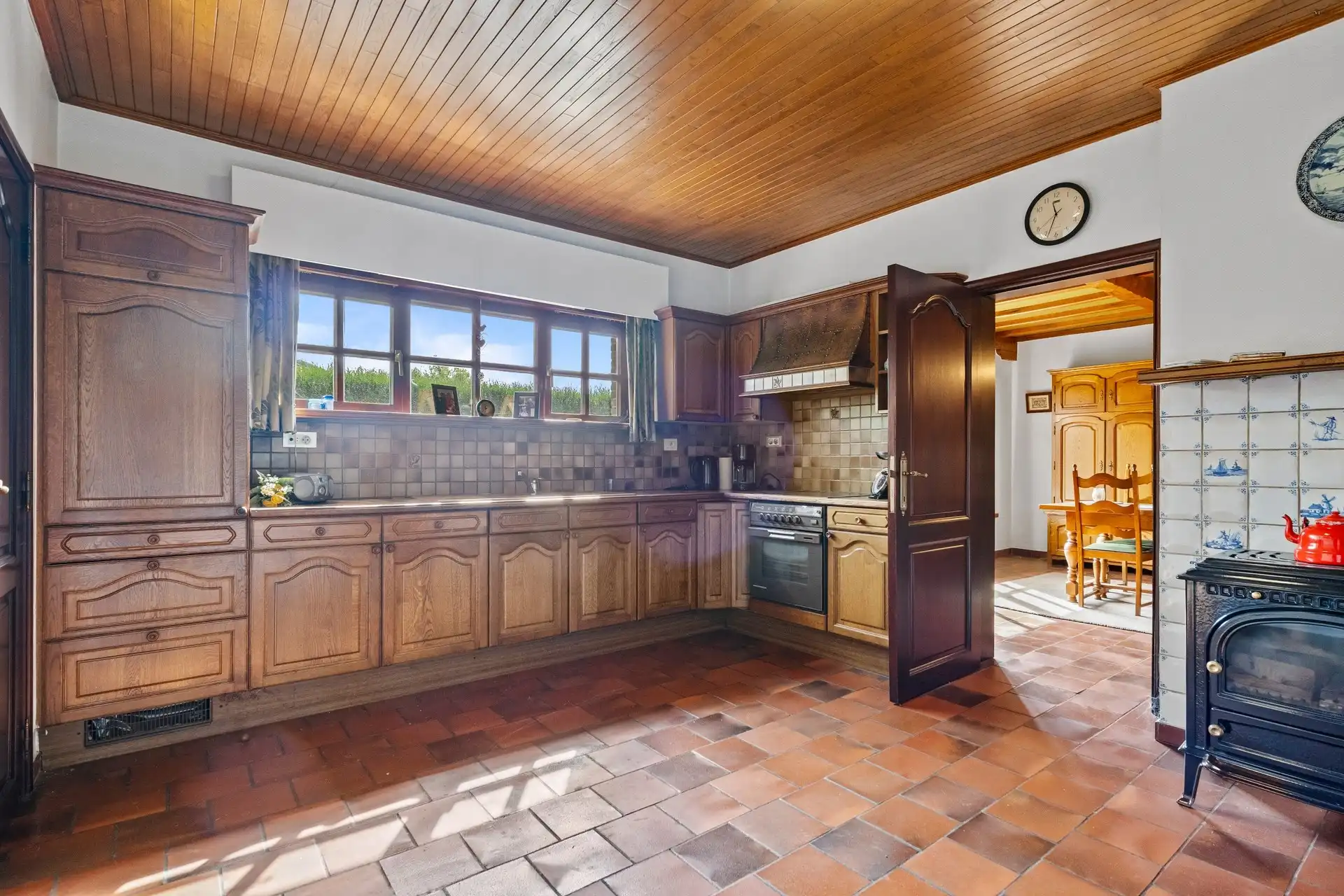 Bungalow op een rustige locatie met enorm veel potentieel foto 7