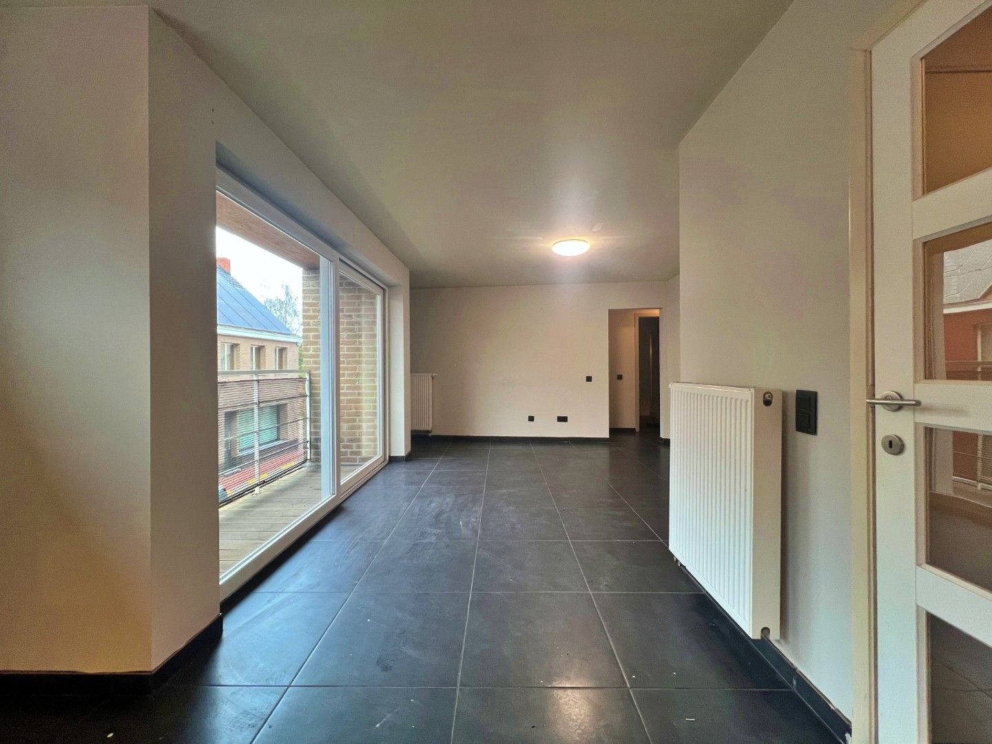 2-slaapkamer appartement met 2 overdekte staanplaatsen foto 5