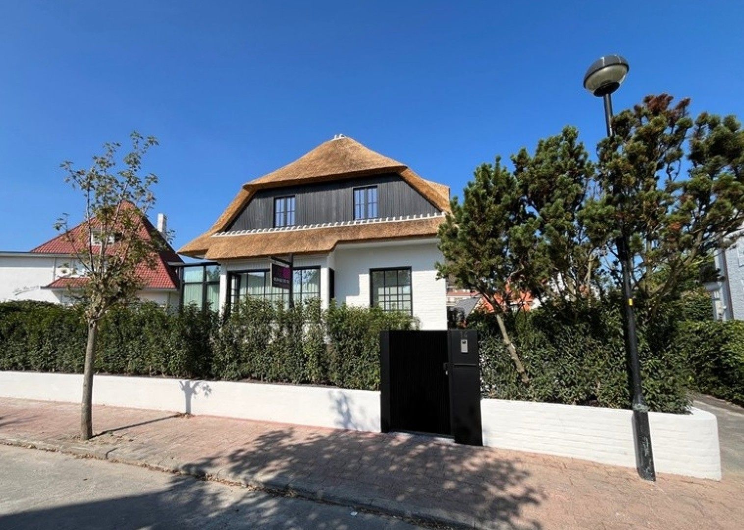 Volledig gerenoveerde villa gelegen op een rustige ligging, nabij het strand en het Zegemeer. foto 35