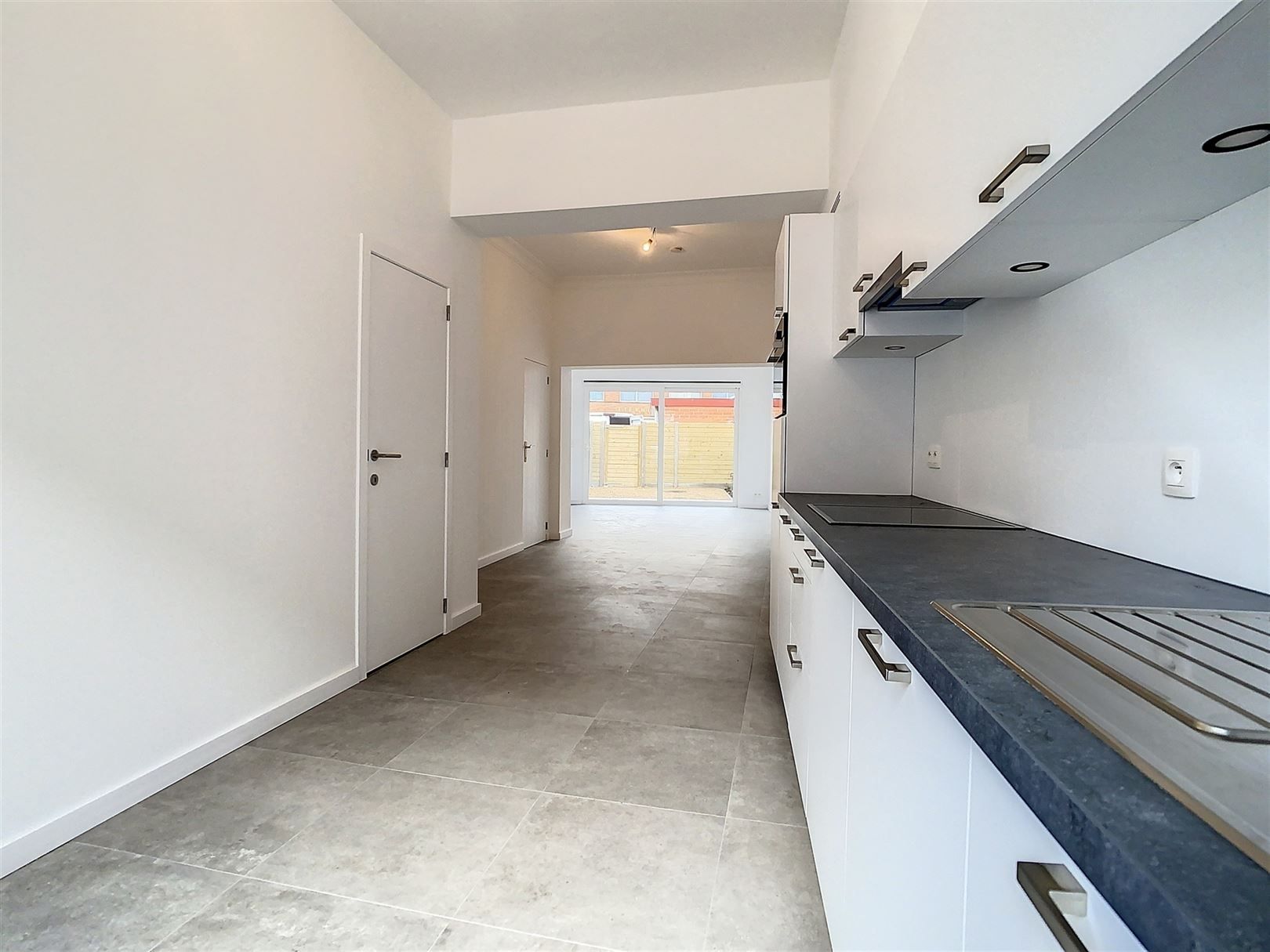 Gerenoveerde woning, 3 slpks + optie huren garage/parking foto 8