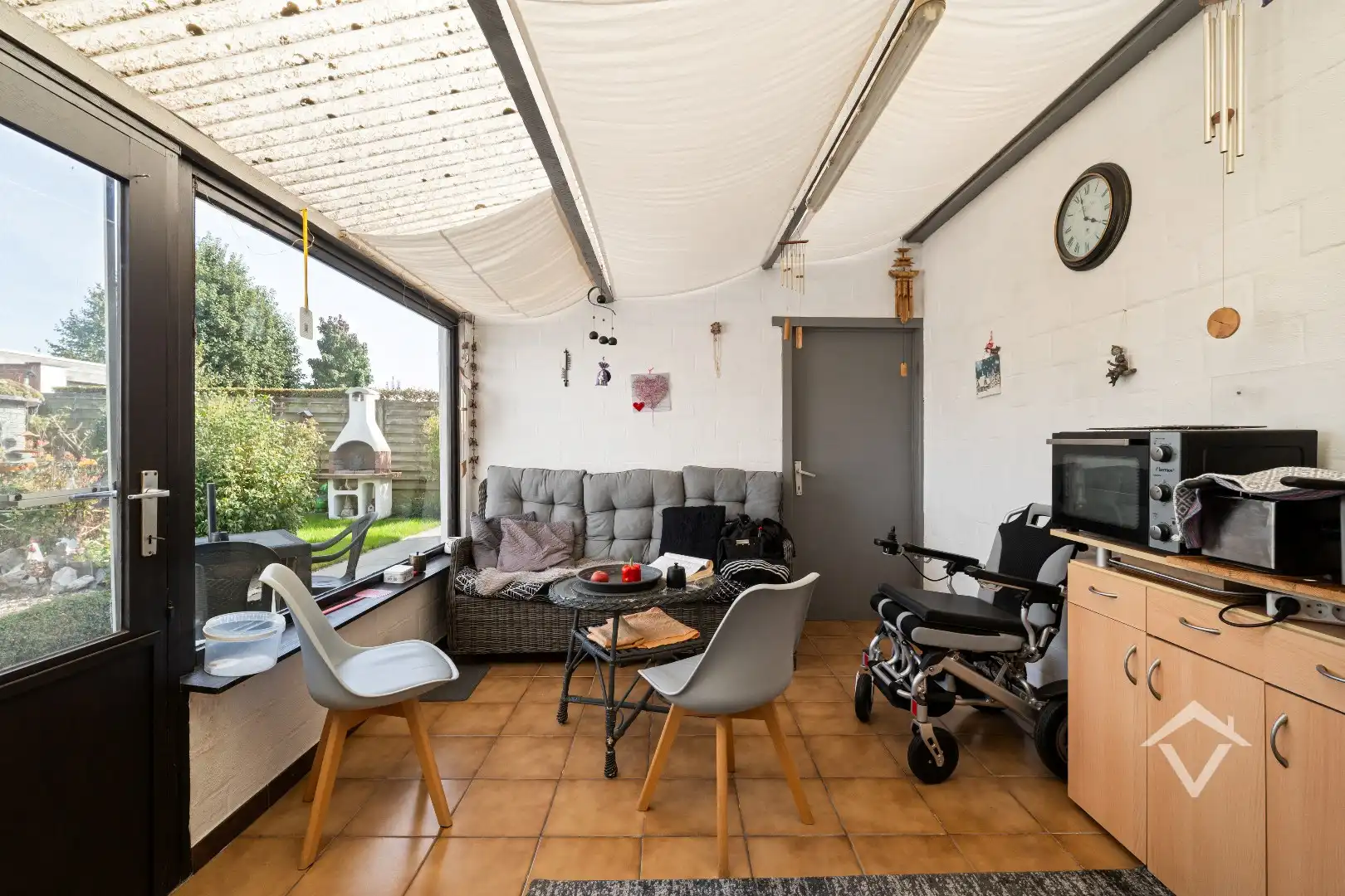 Karaktervolle woning met 4 slaapkamers, garage en tuin op gunstige ligging te Lichtervelde foto 9