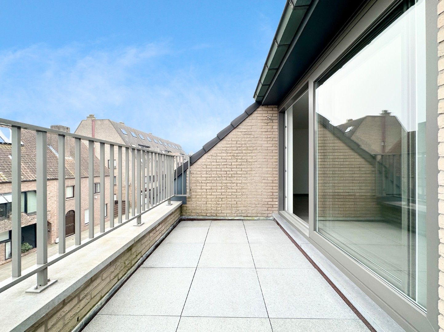 Ruim 2slpk appartement in het centrum van Waarschoot foto 2