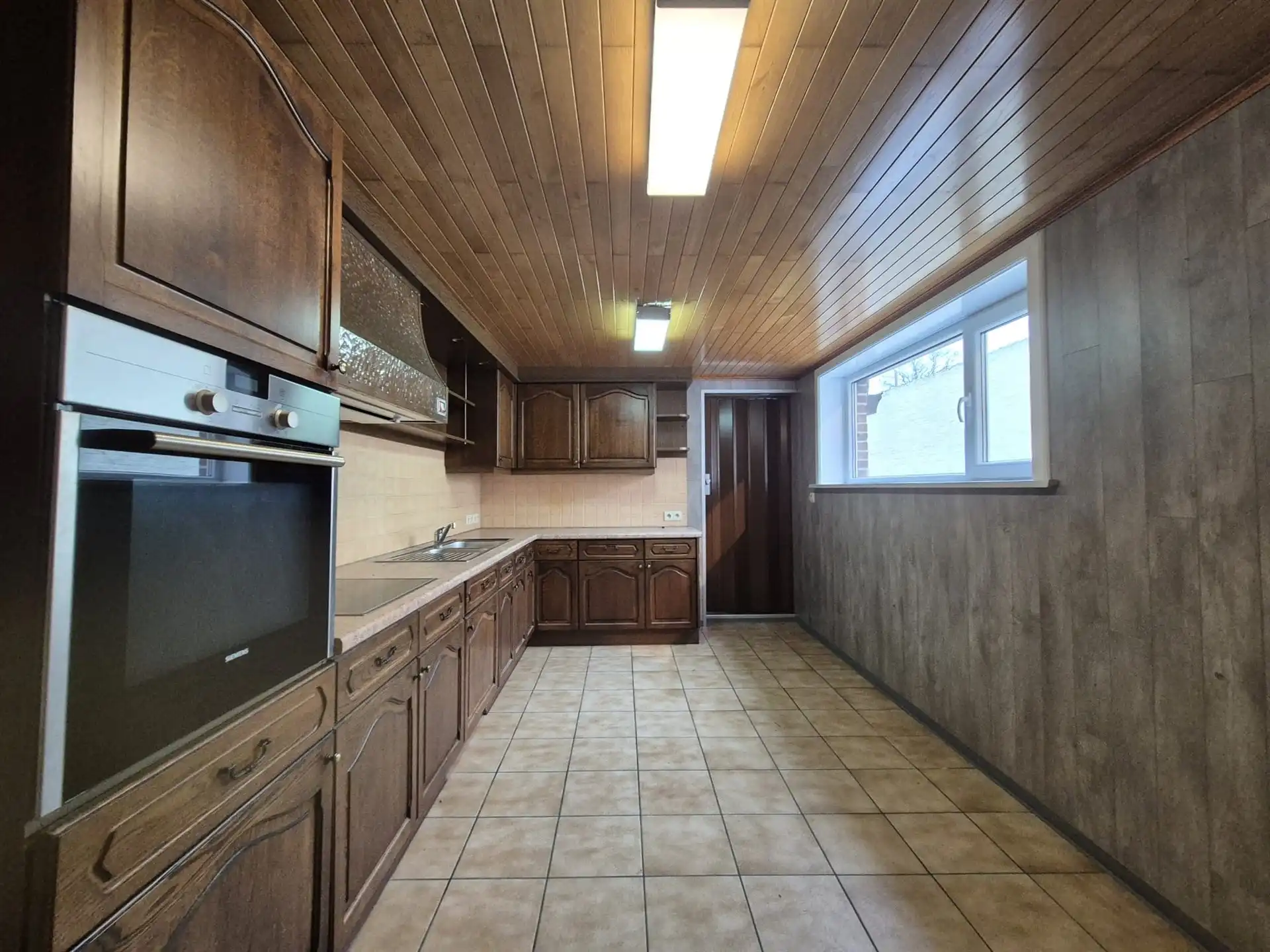 Ruime en instapklare woning met grote tuin en garage. foto 7