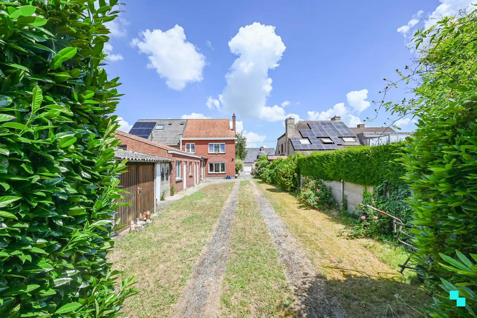 Stevig gebouwde, halfopen bebouwing met tuin in Zulte foto 13